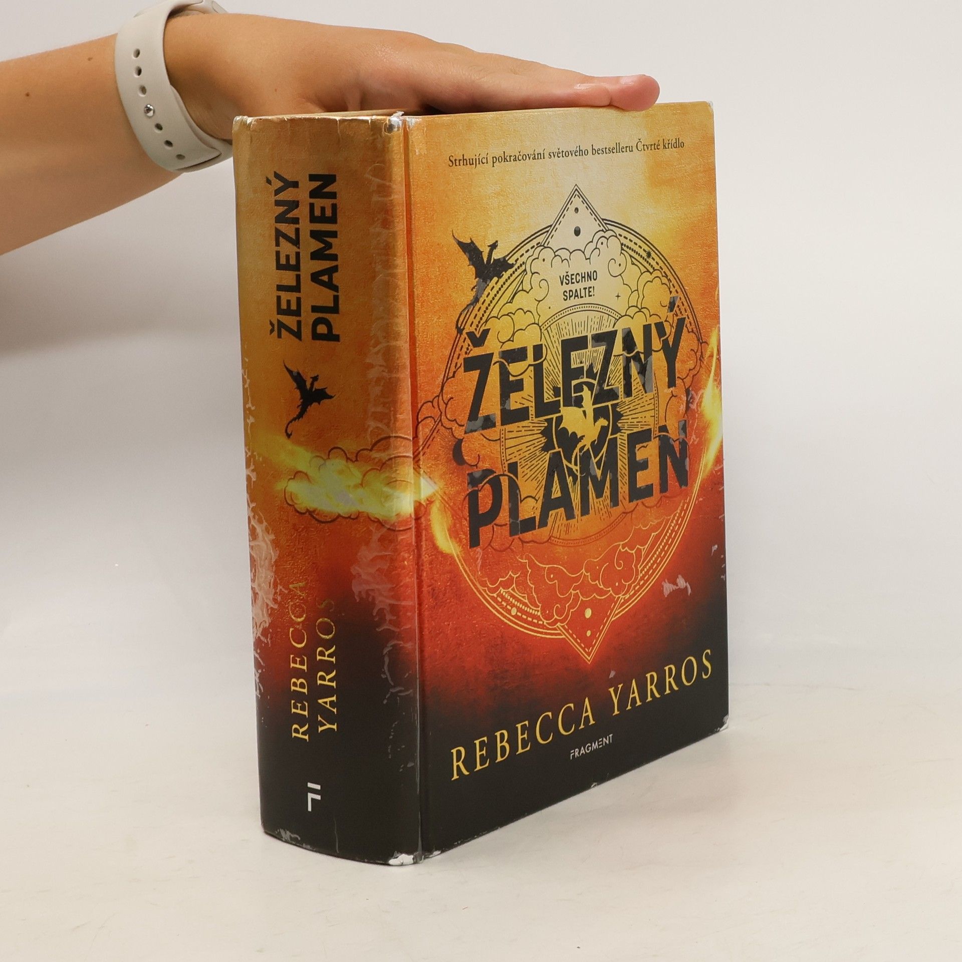 Rebecca Yarros Železný plamen