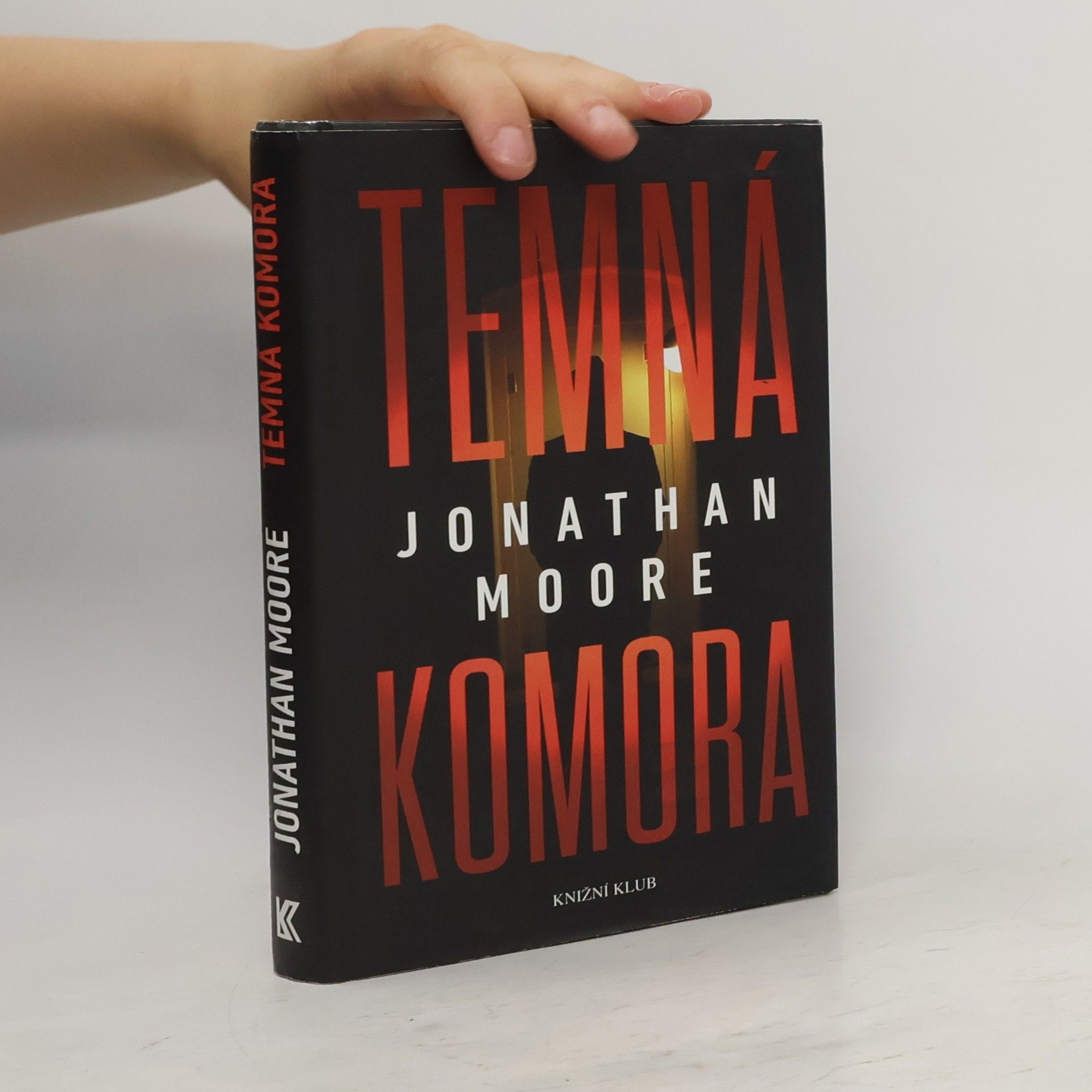 Jonathan Moore Temná komora