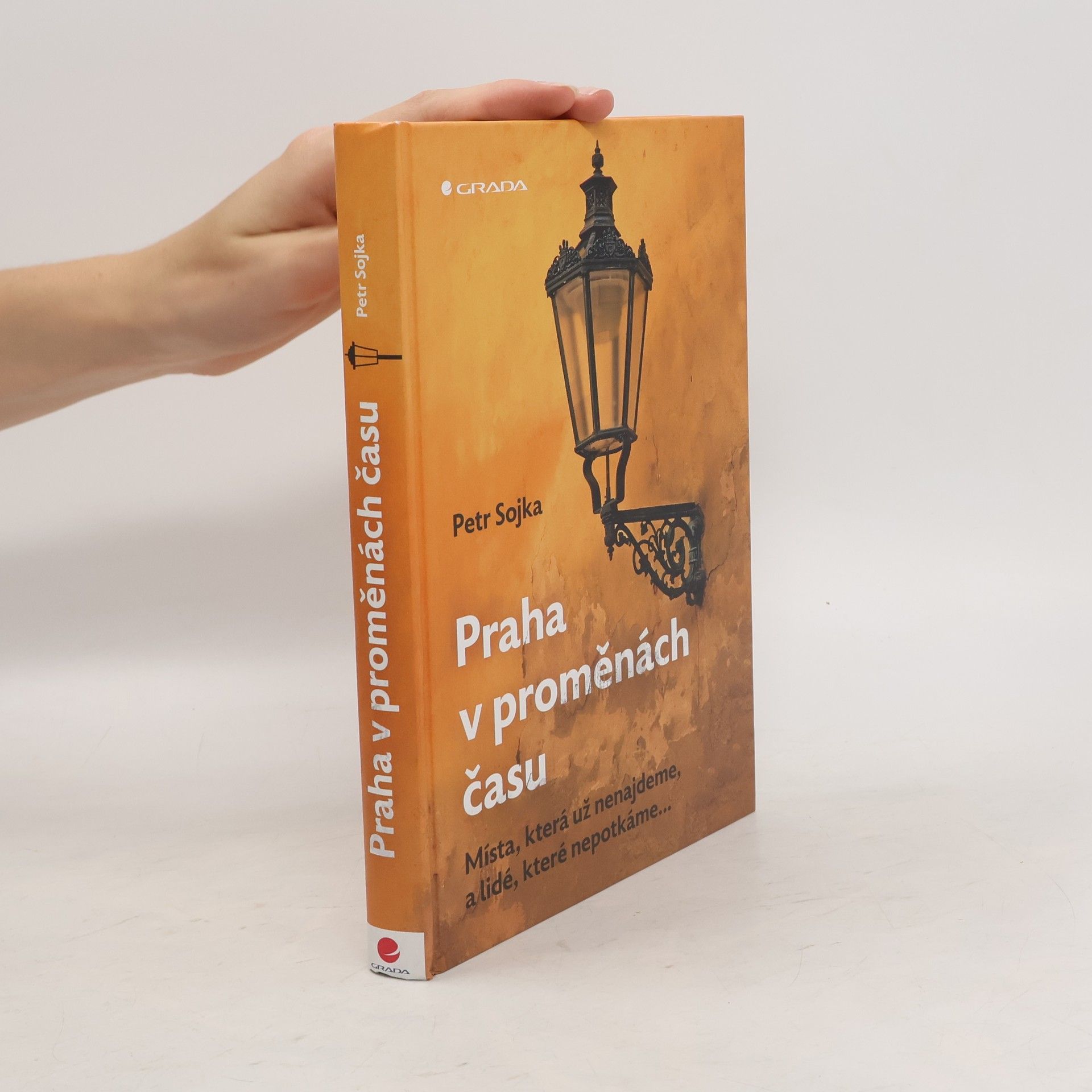 Petr Sojka Praha v proměnách času : místa, která už nenajdeme, a lidé, které nepotkáme...