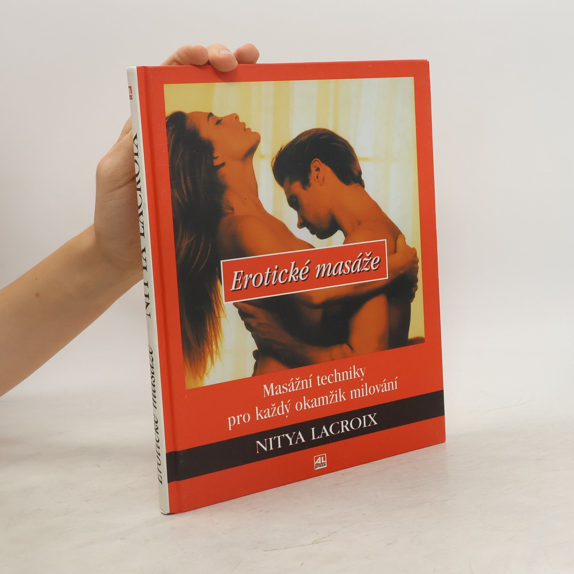Nitya Lacroix Erotická masáž