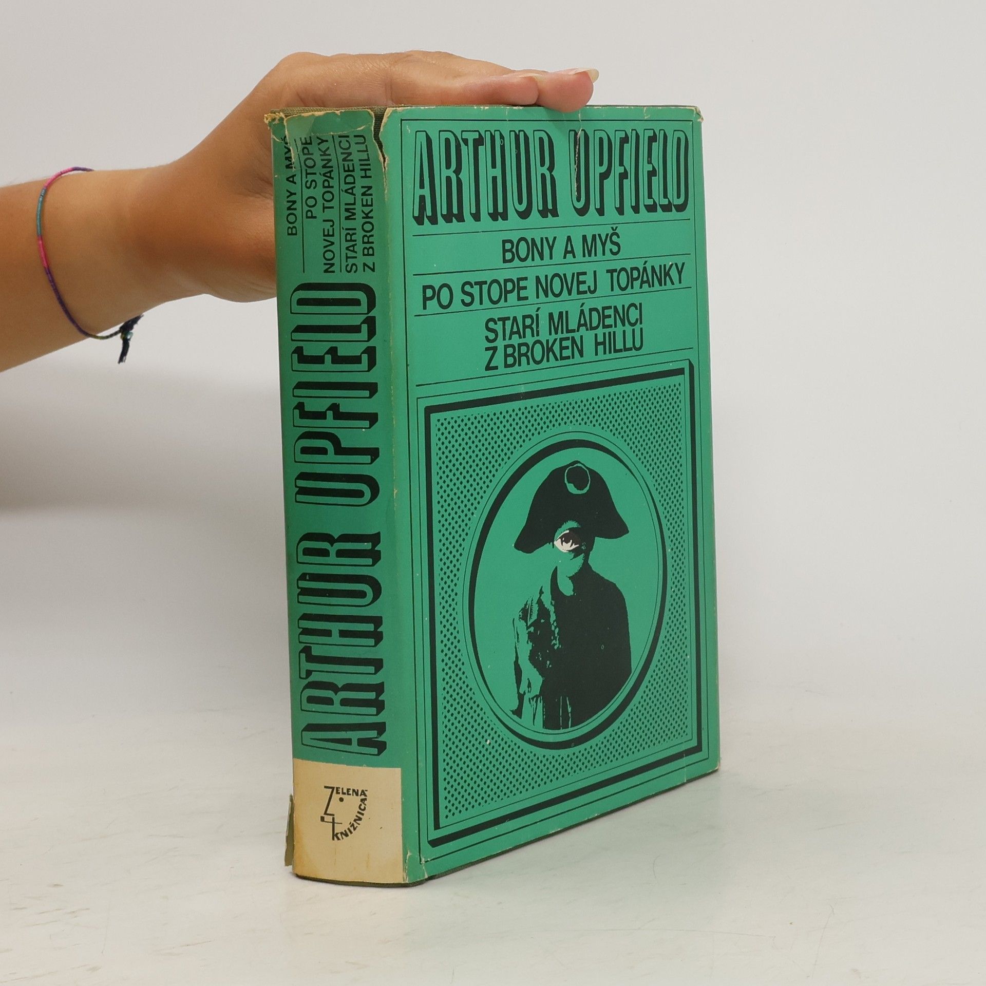 Bony a myš. Po stope novej topánky. Starí mládenci z Broken Hillu