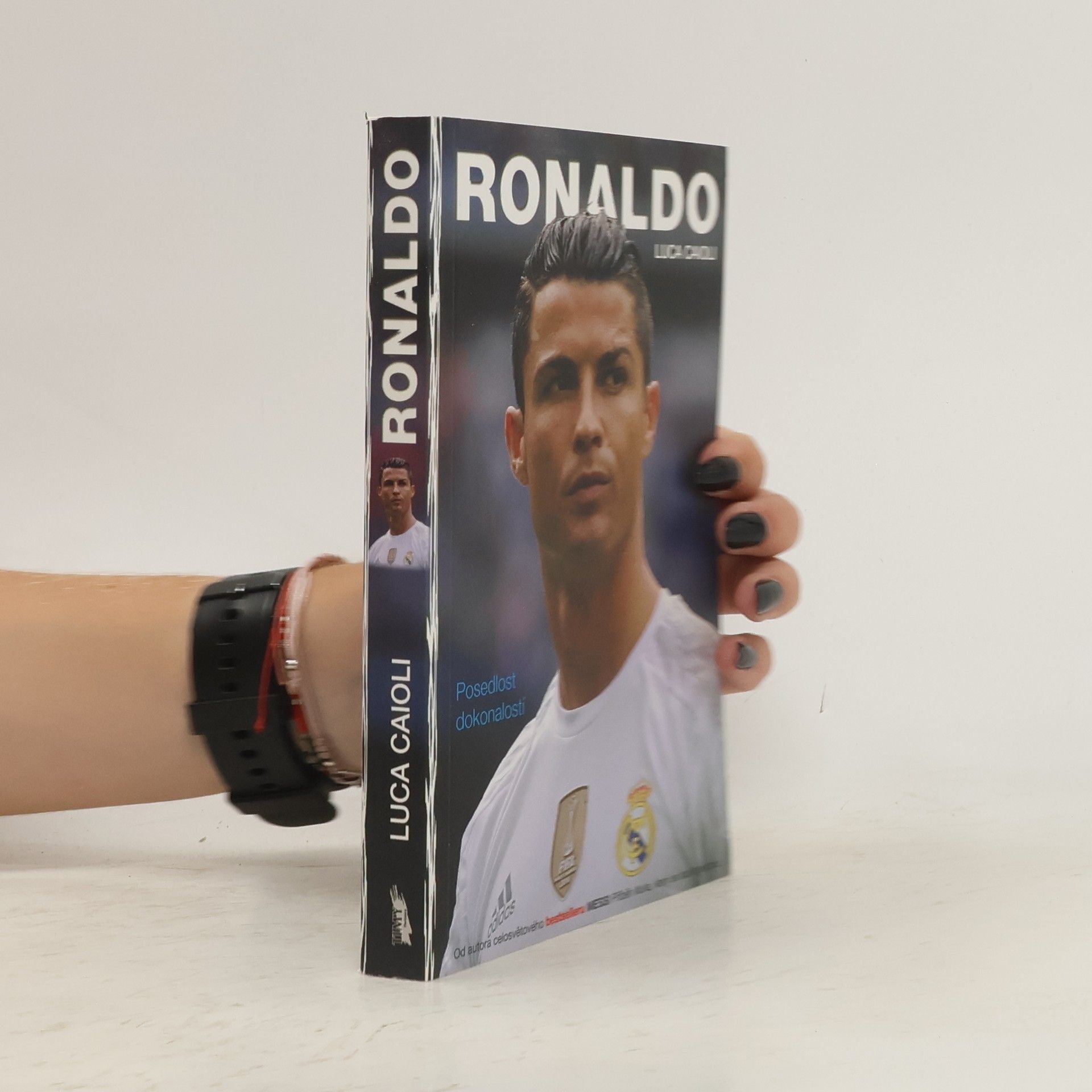 L. Luca Caioli Ronaldo: Posedlost dokonalostí
