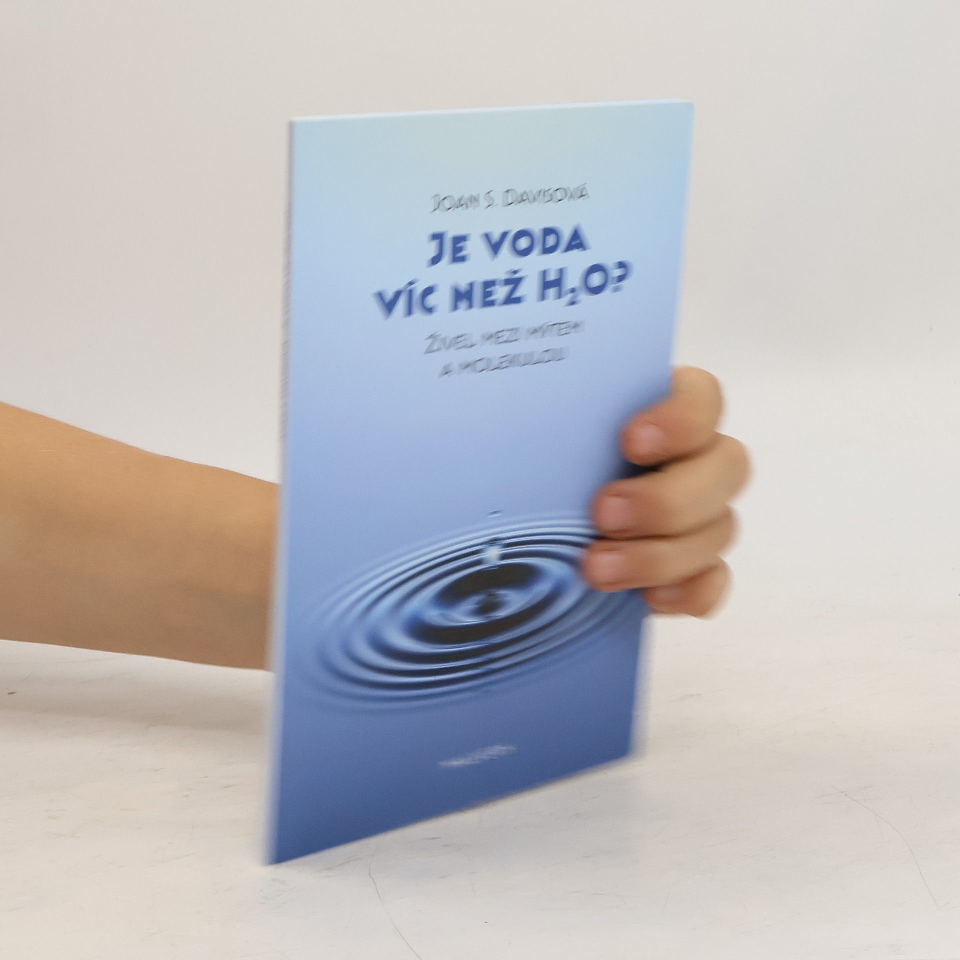 Joan S. Davis Je voda víc než H2O?