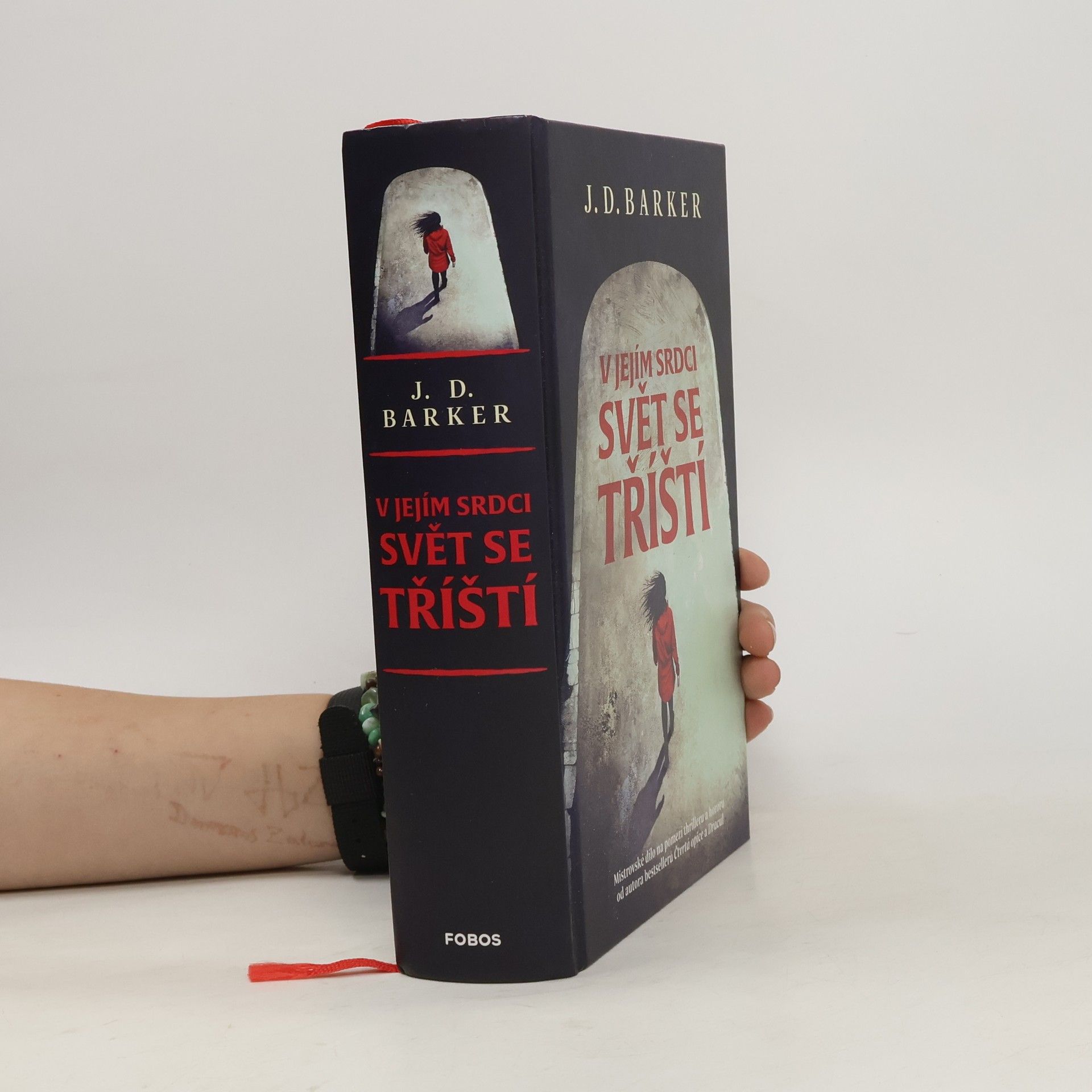 V jejím srdci svět se tříští