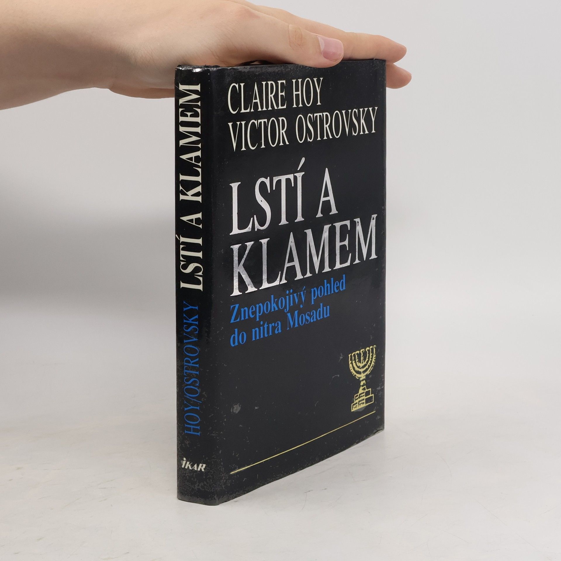 Claire Hoy Lstí a klamem: Znepokojivý pohled do nitra Mosadu