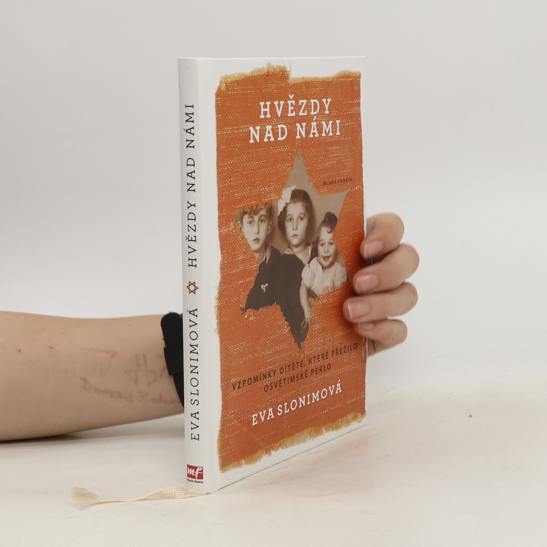 Eva Slonim Hvězdy nad námi. Vzpomínky dítěte, které přežilo osvětimské peklo