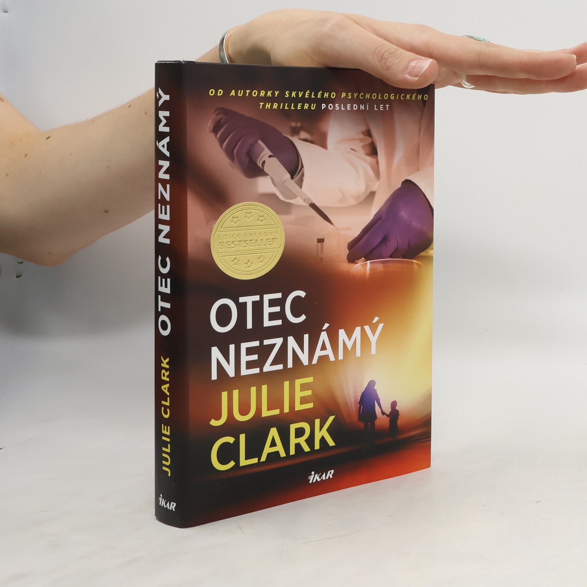 Julie Clark Otec neznámý