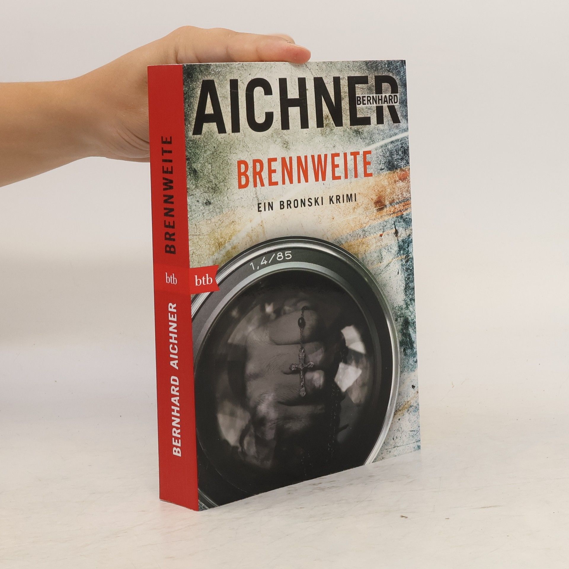 Bernhard Aichner Brennweite