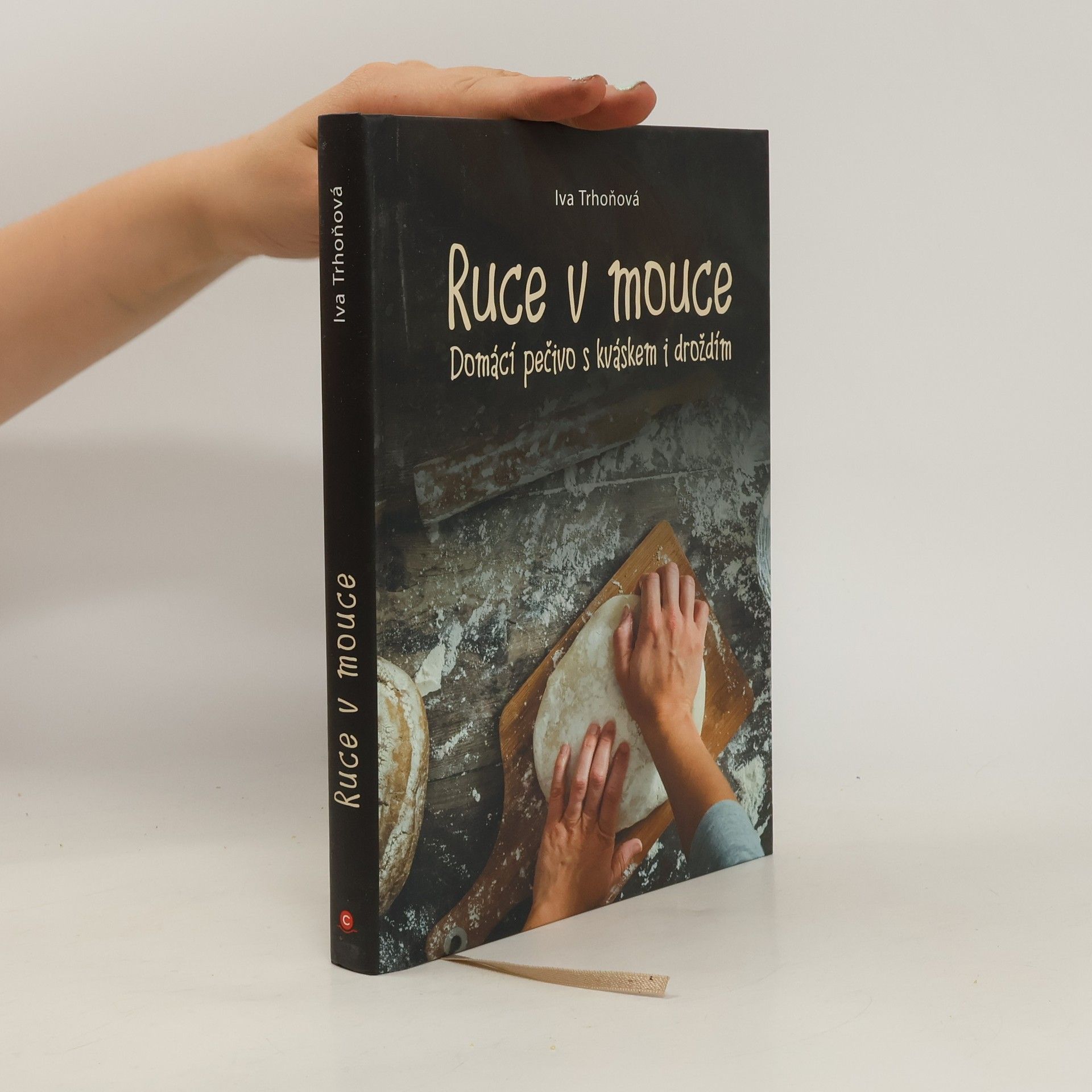 Iva Trhoňová Ruce v mouce