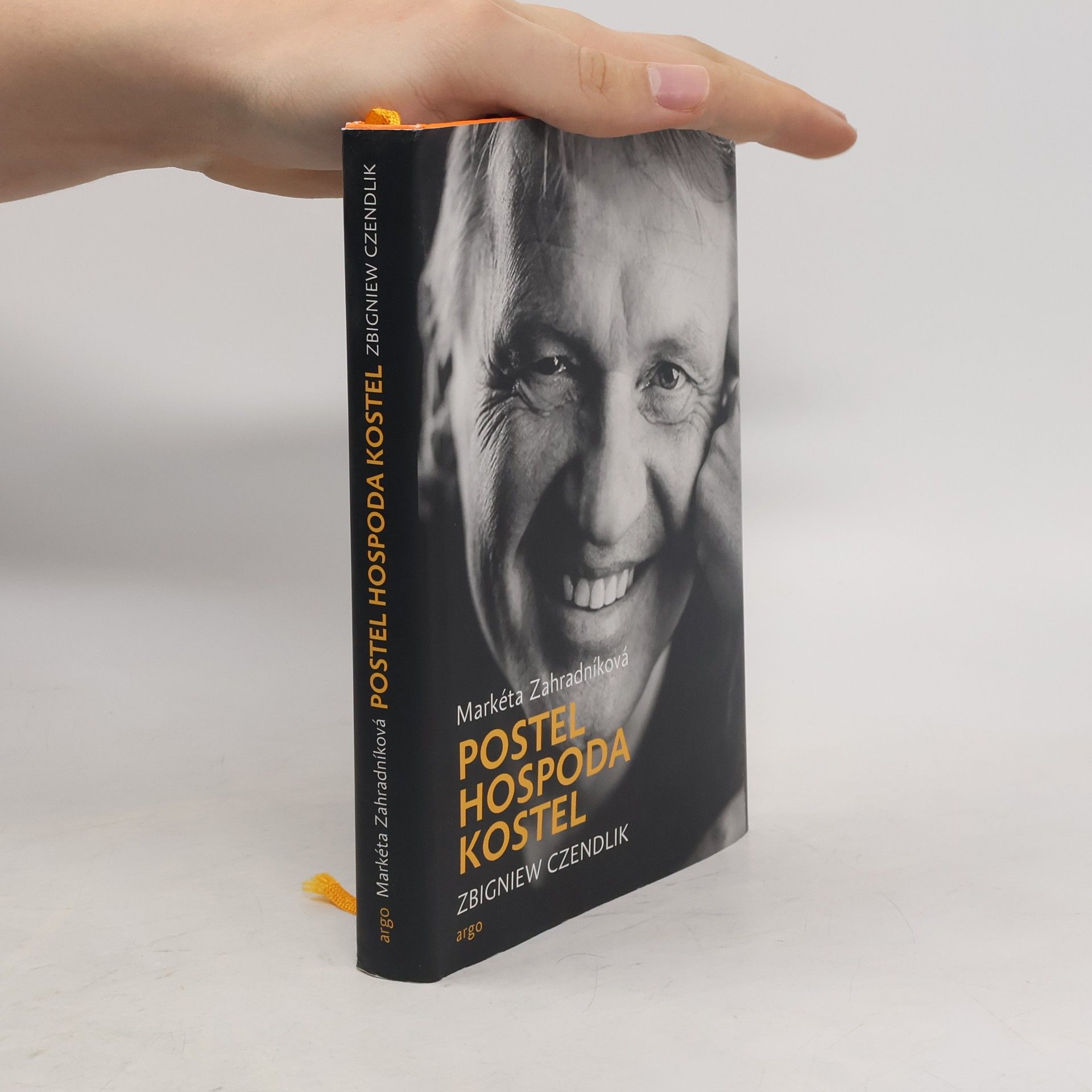 Zbigniew Czendlik Postel, hospoda, kostel