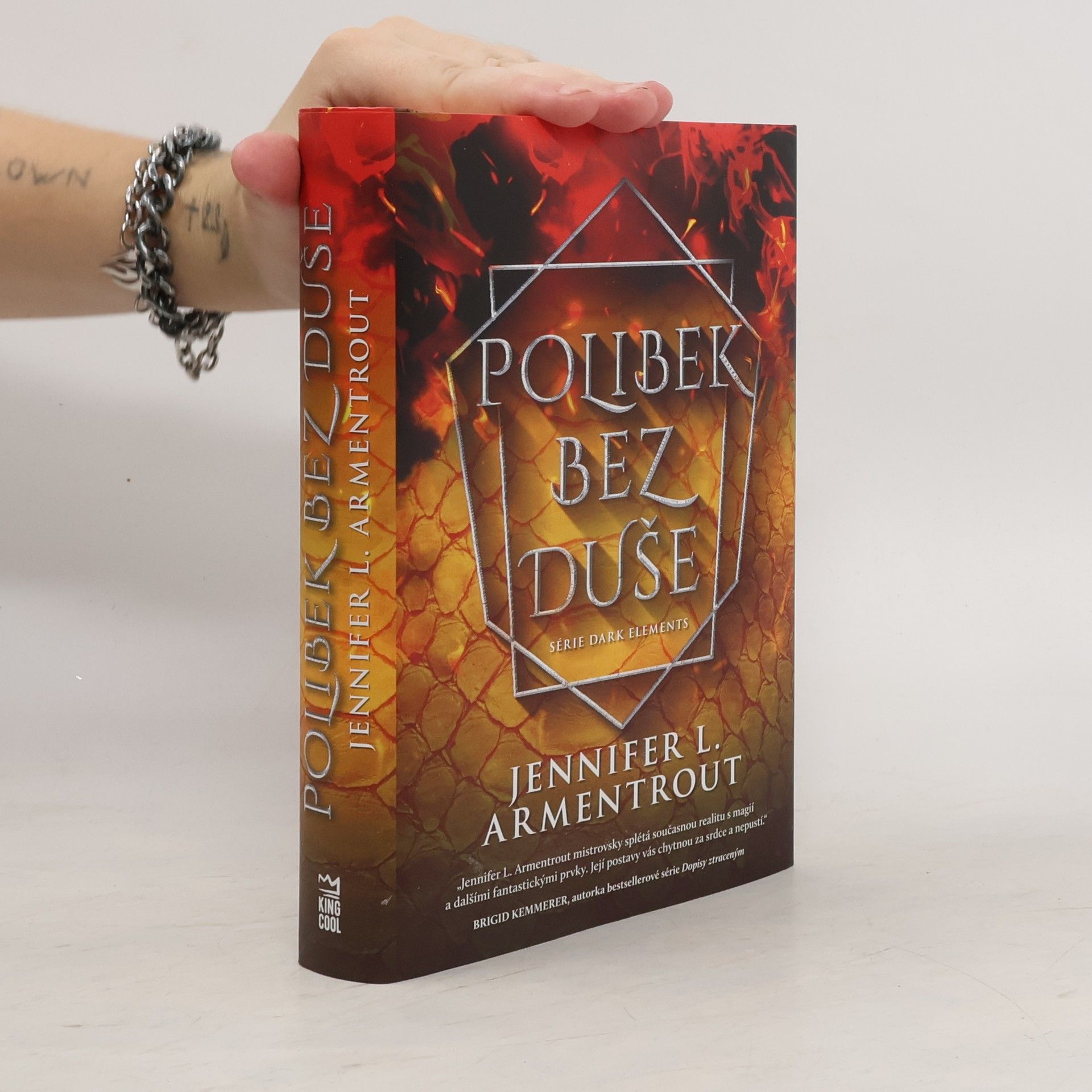 Jennifer L. Armentrout Polibek bez duše