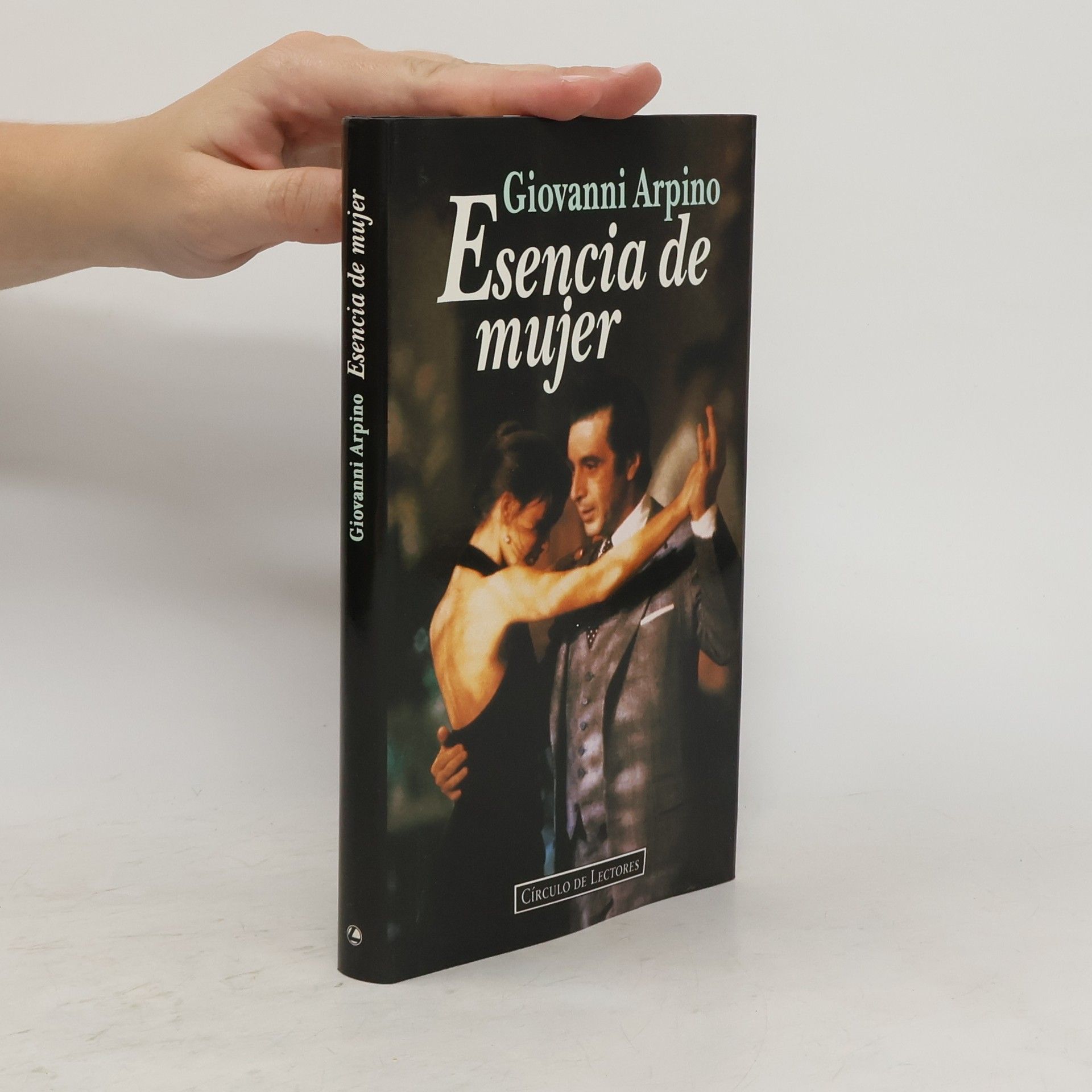 Giovanni Arpino Esencia de mujer