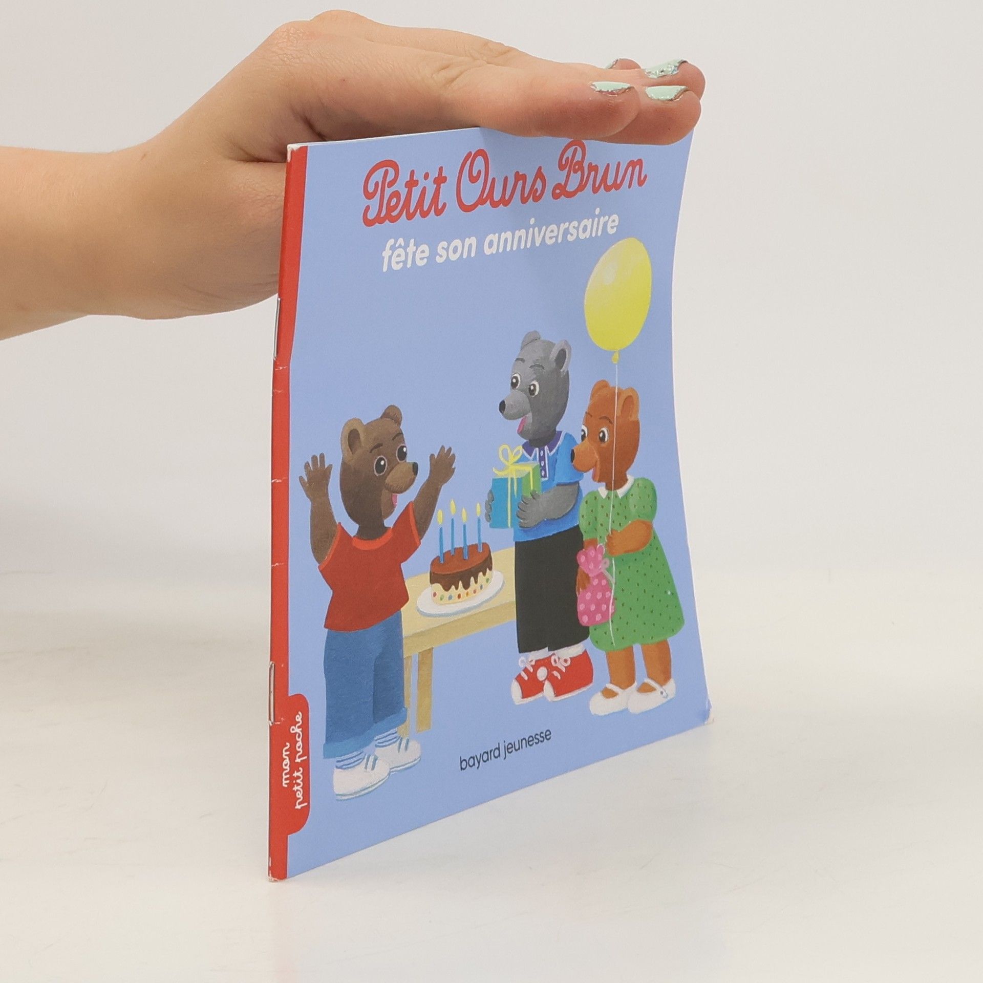 Marie Aubinais Petit Ours Brun Fête Son Anniversaire