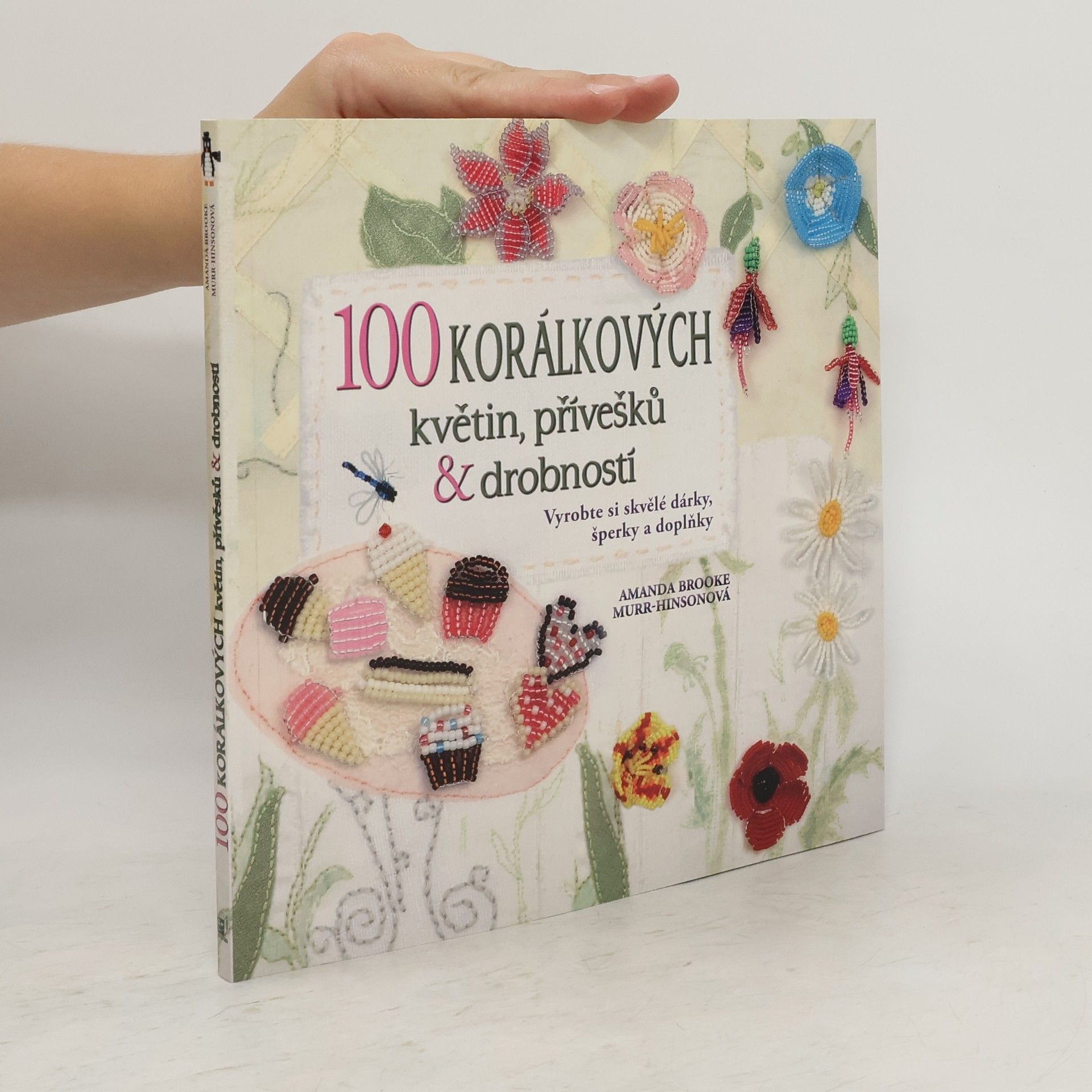 Amanda Brooke MurrHinson 100 korálkových květin, přívěsků a drobností