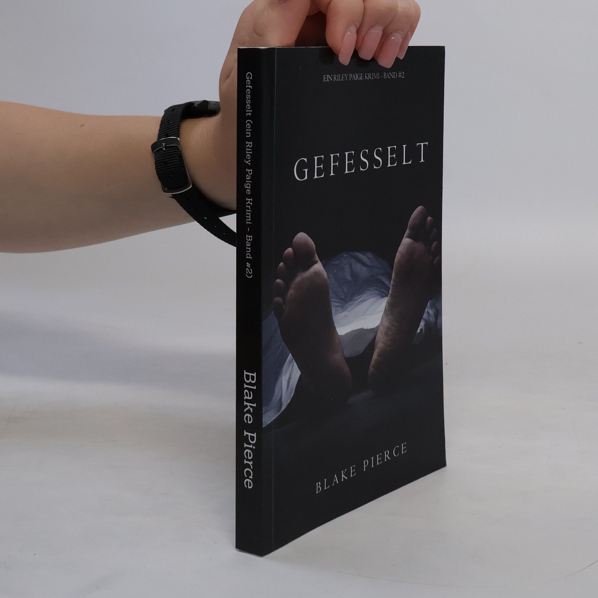 Blake Pierce Gefesselt