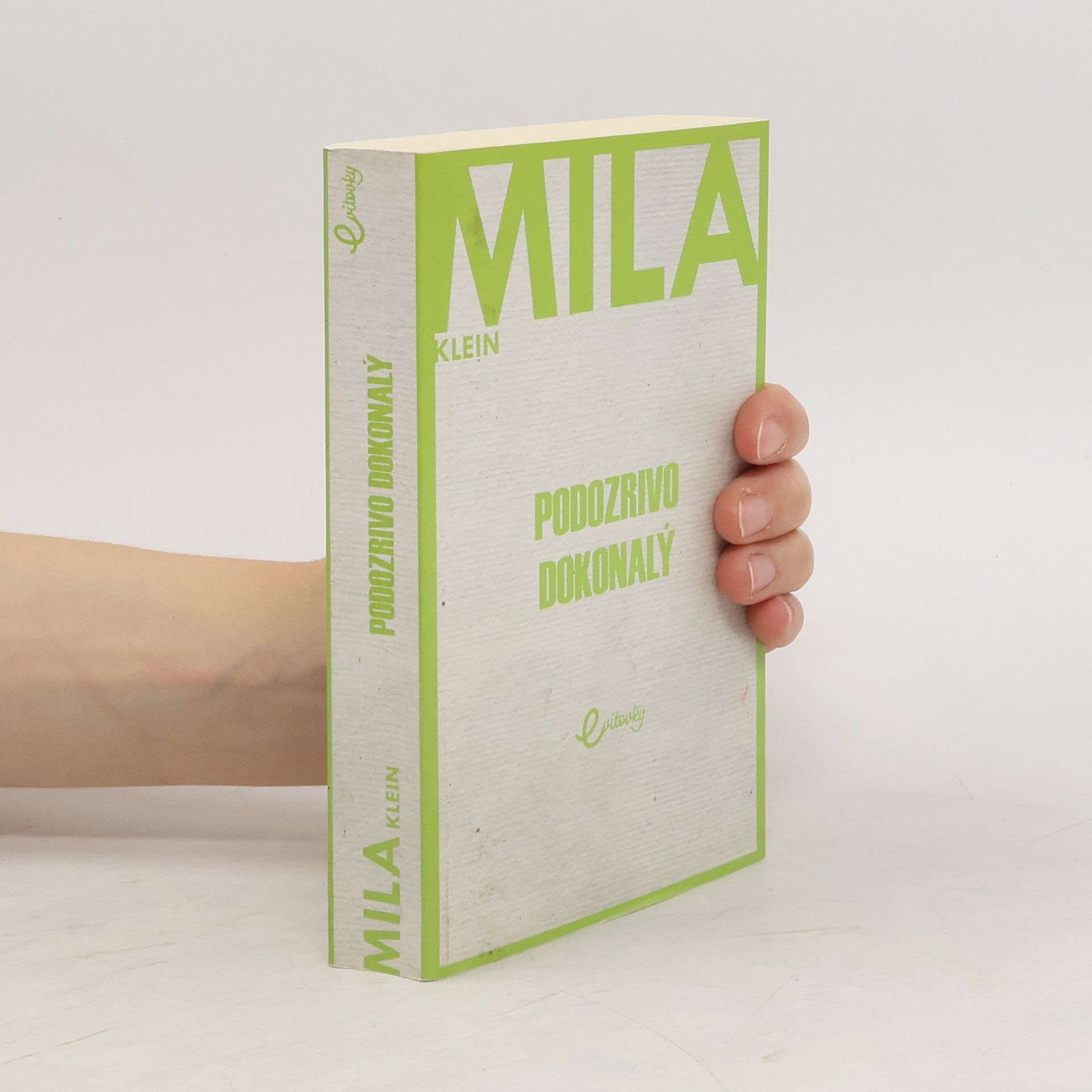 Mila Klein Podozrivo dokonalý