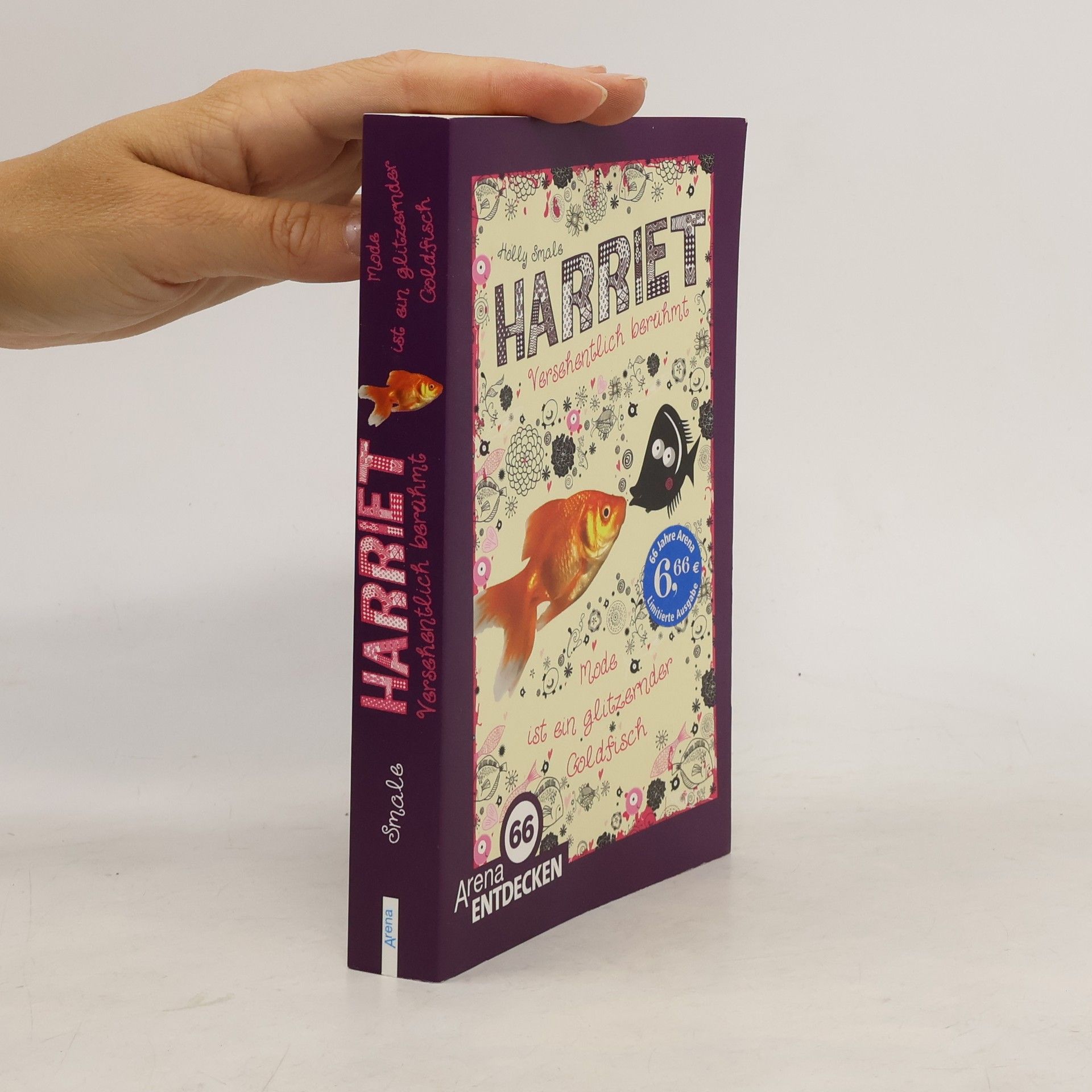 Holly Smale Mode ist ein glitzernder Goldfisch