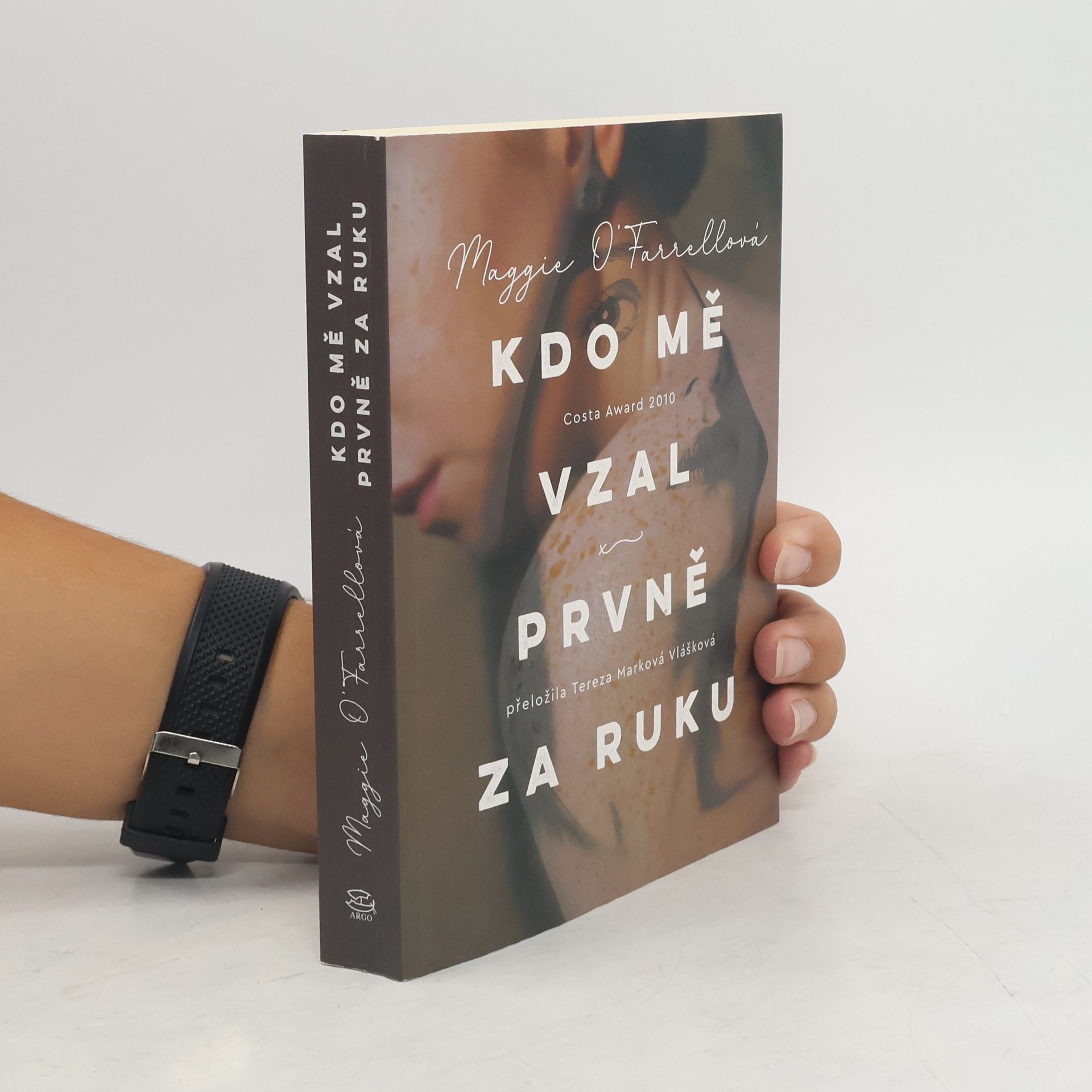 Maggie O. Farrell Kdo mě vzal prvně za ruku