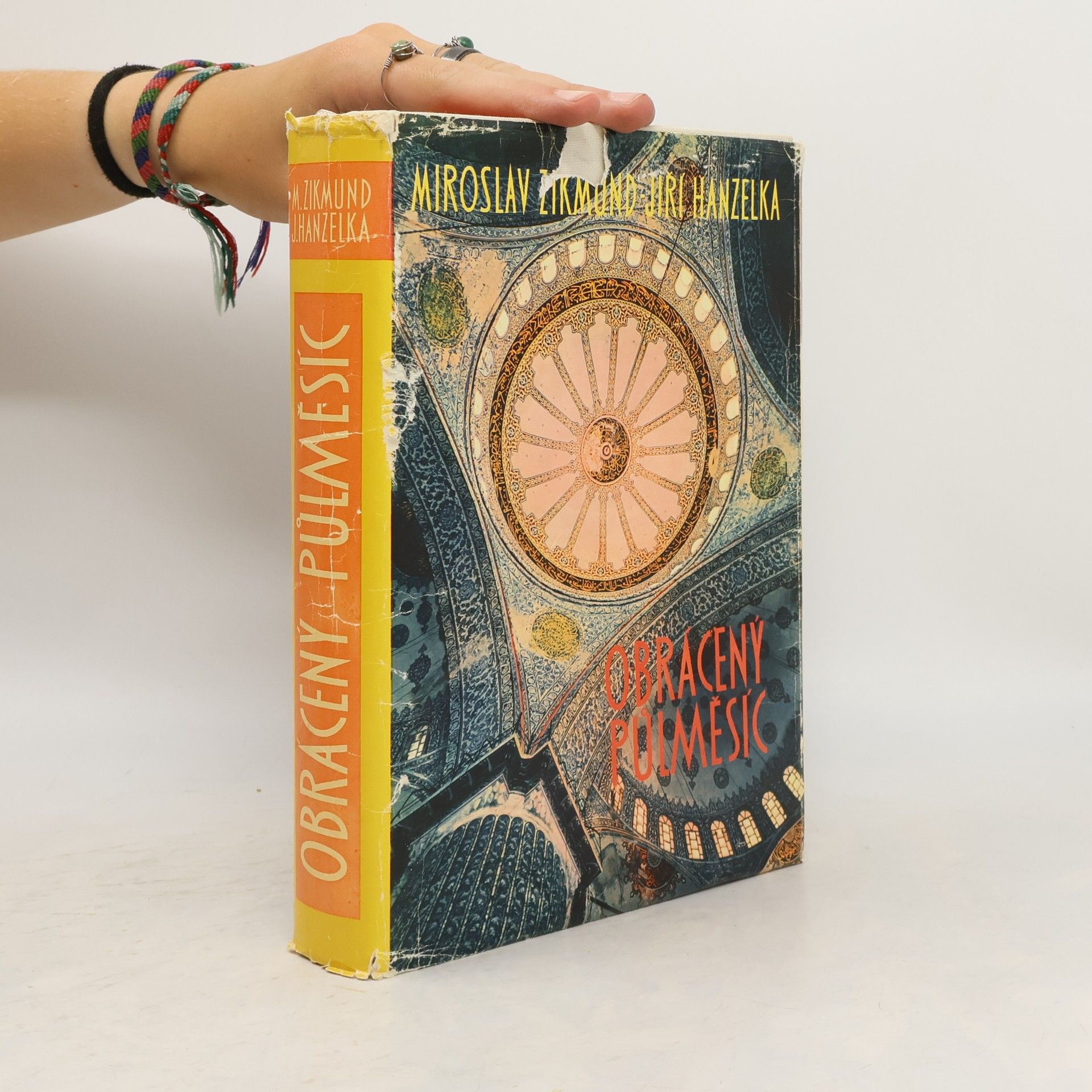 Jiří Hanzelka Obrácený půlměsíc