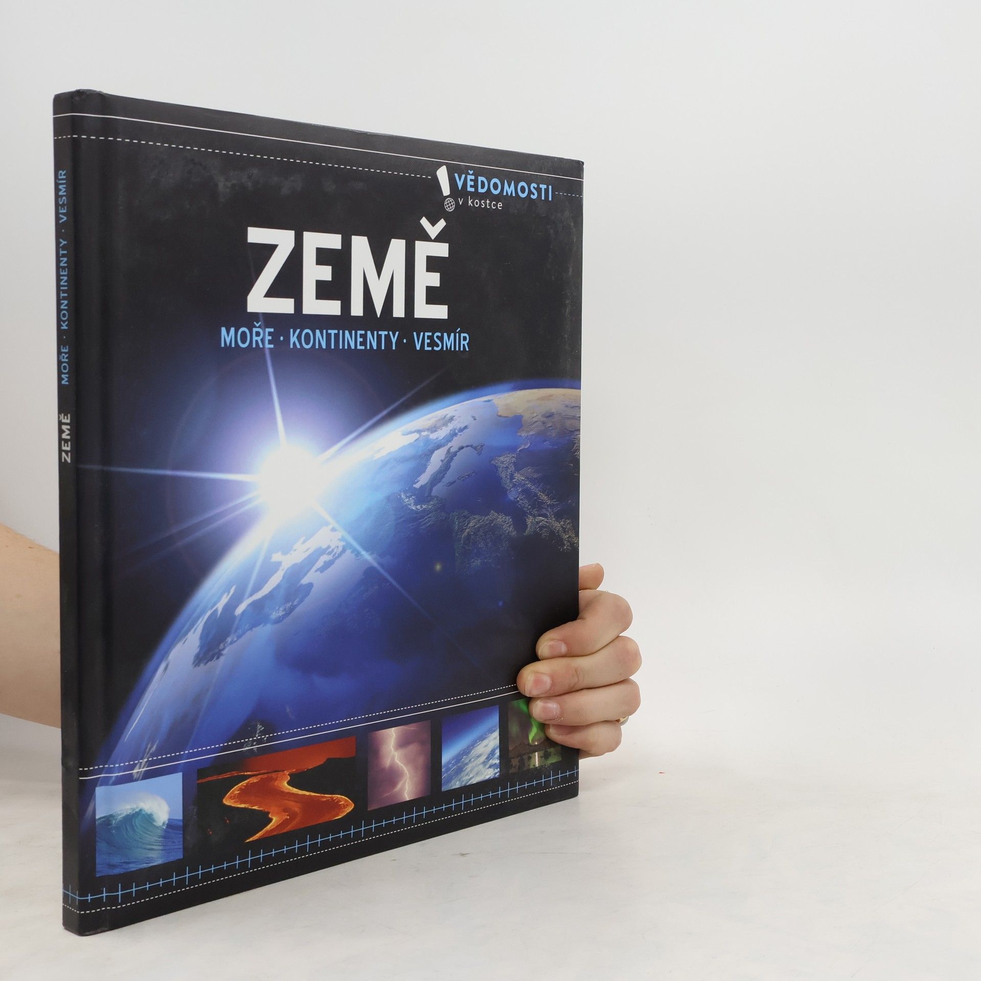 Collectif d'auteurs Země: moře, kontinenty, vesmír