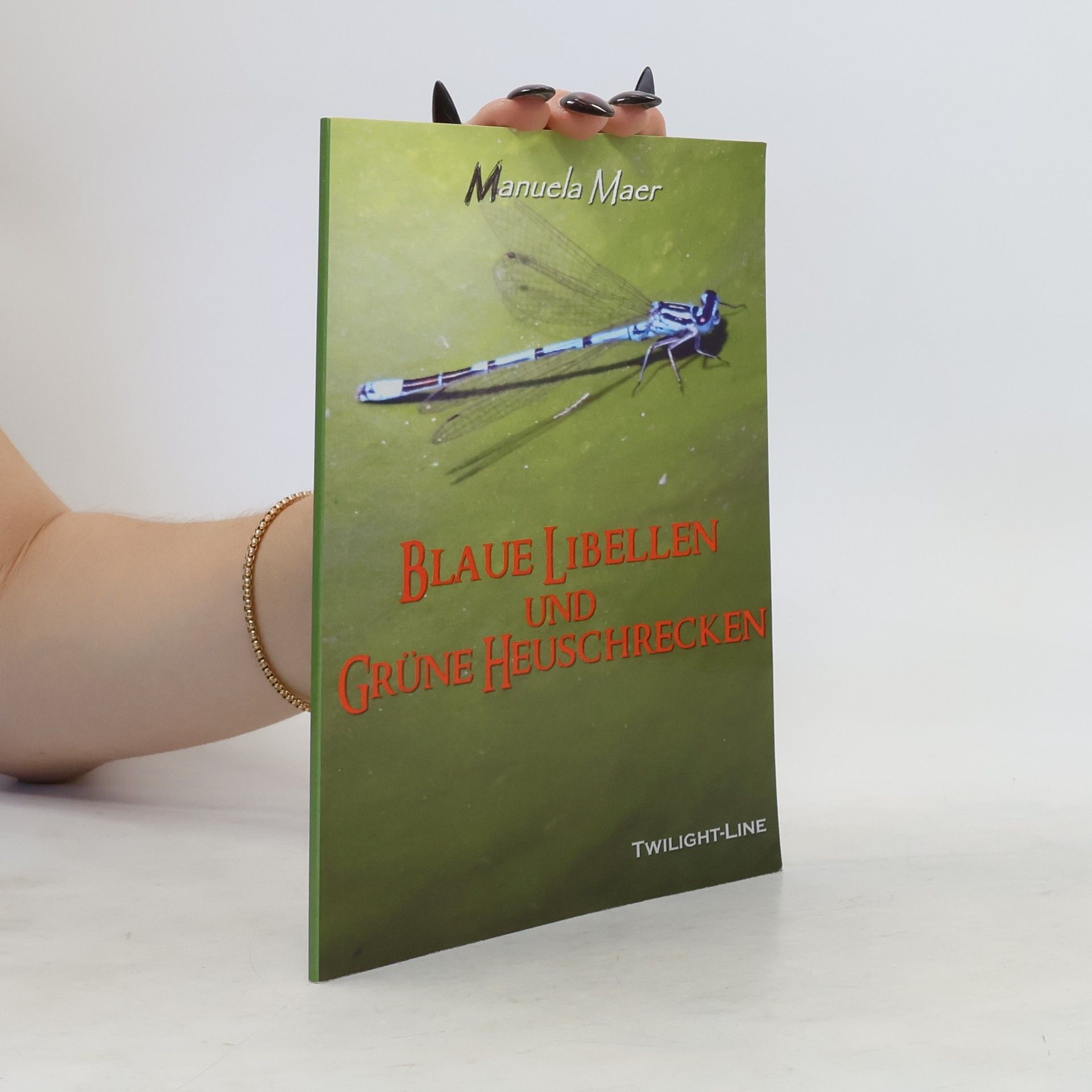 Manuela Maer Blaue Libellen und grüne Heuschrecken