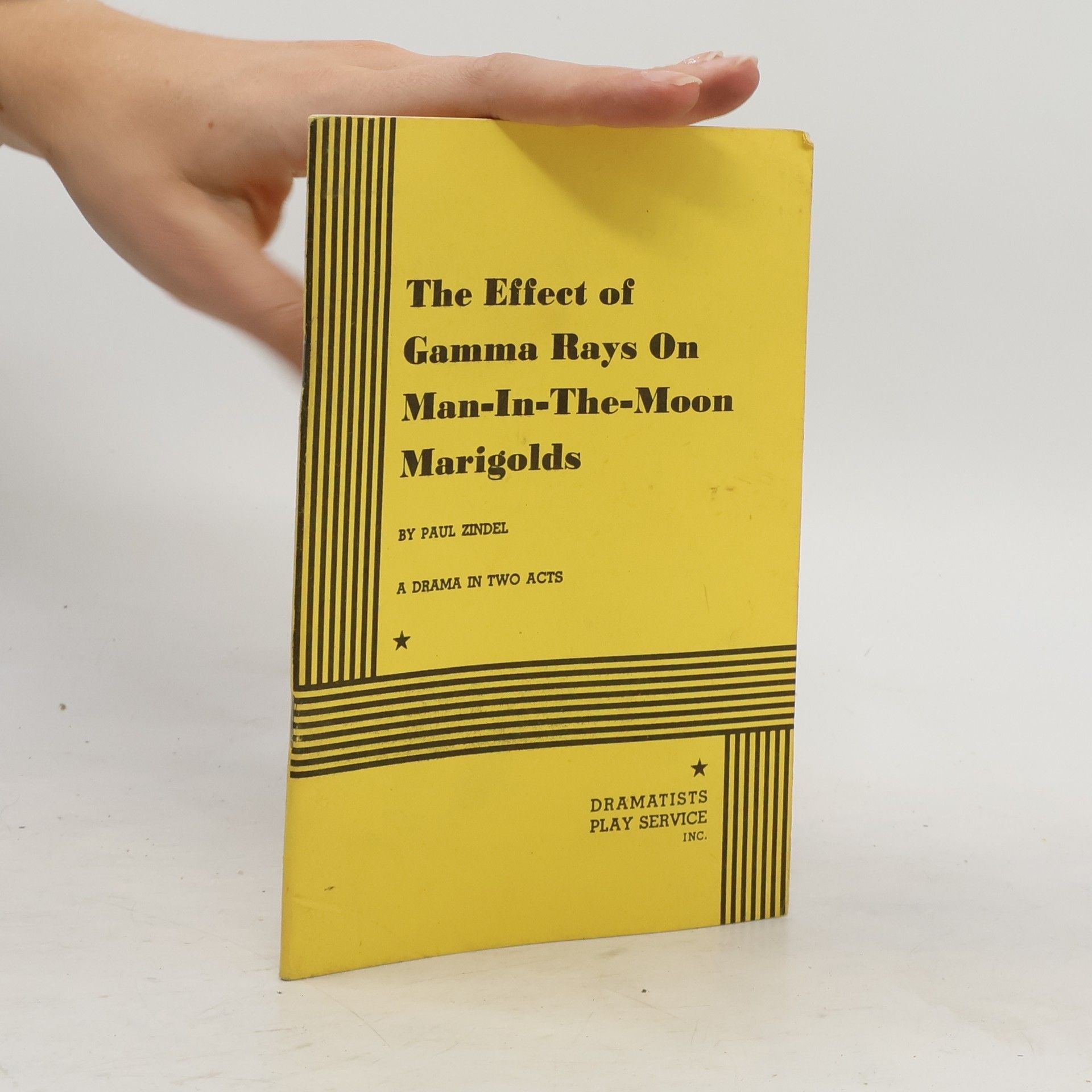 Paul Zindel The Effect of Gamma Rays On Man-In-The-Moon Marigolds