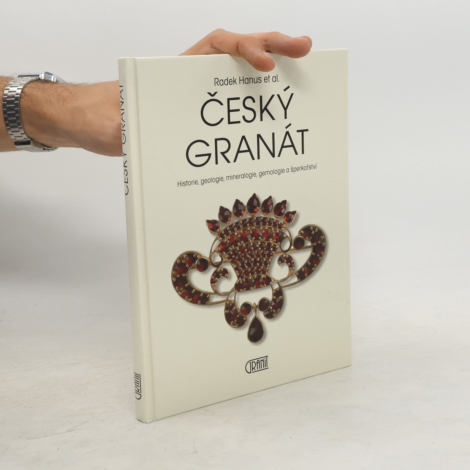 Radek Hanus Český granát. Historie, geologie, mineralogie, gemologie a šperkařství