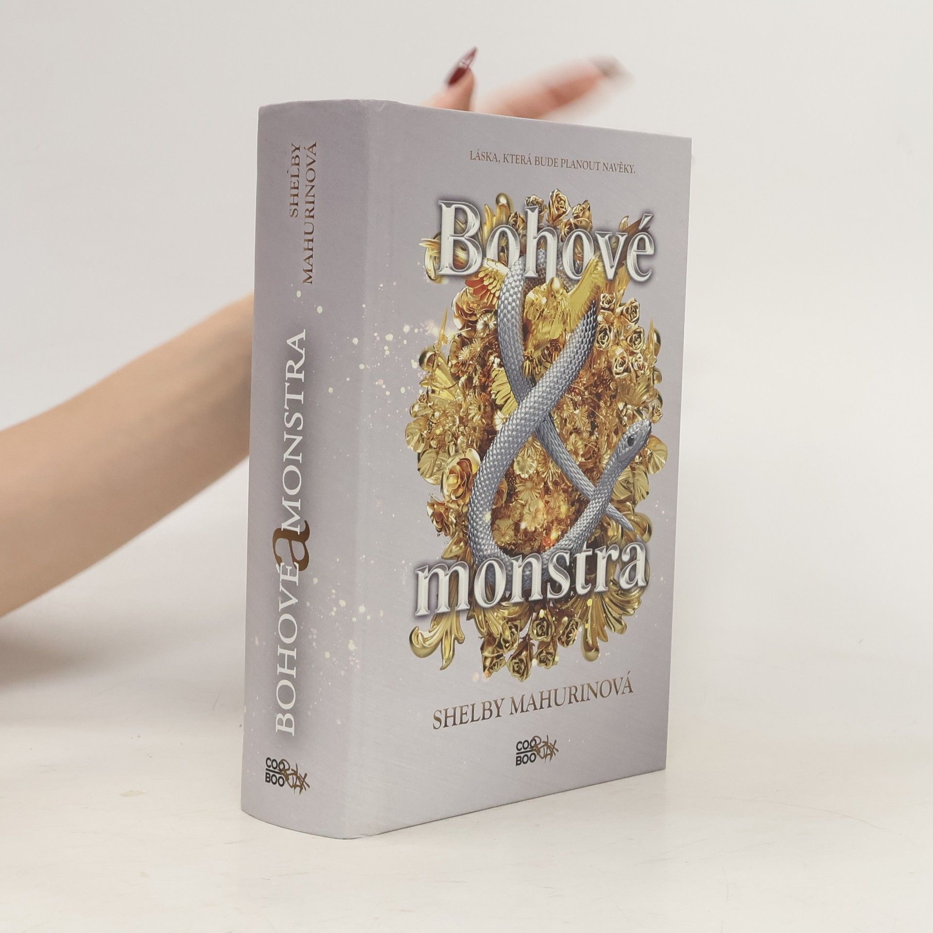 Shelby Mahurin Bohové a monstra. 3. díl