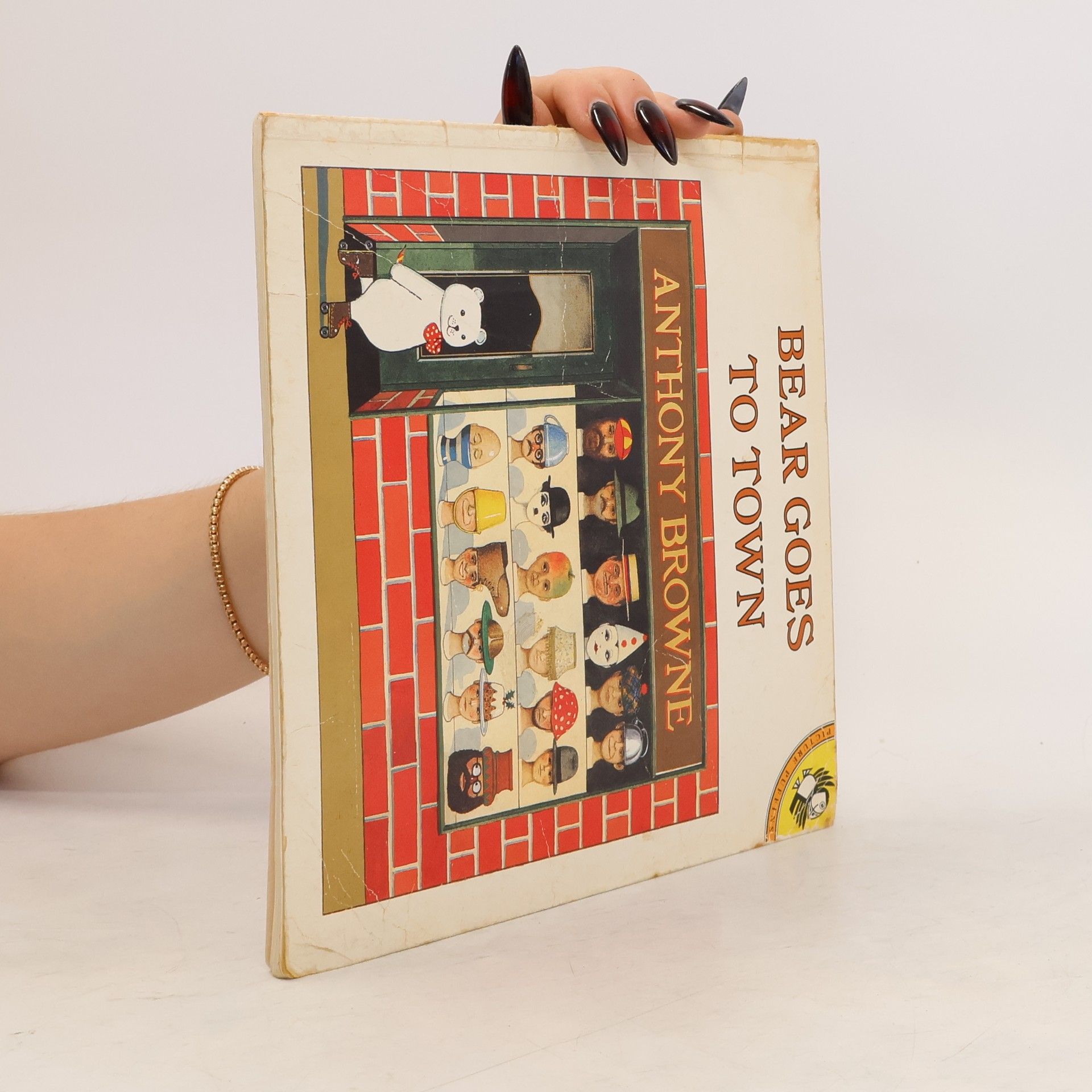 Anthony Browne Bear Goes to Town