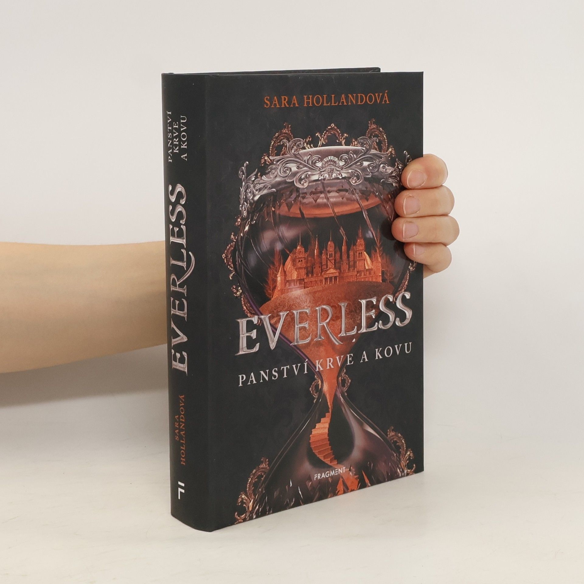 Sara Holland Everless: Panství krve a kovu