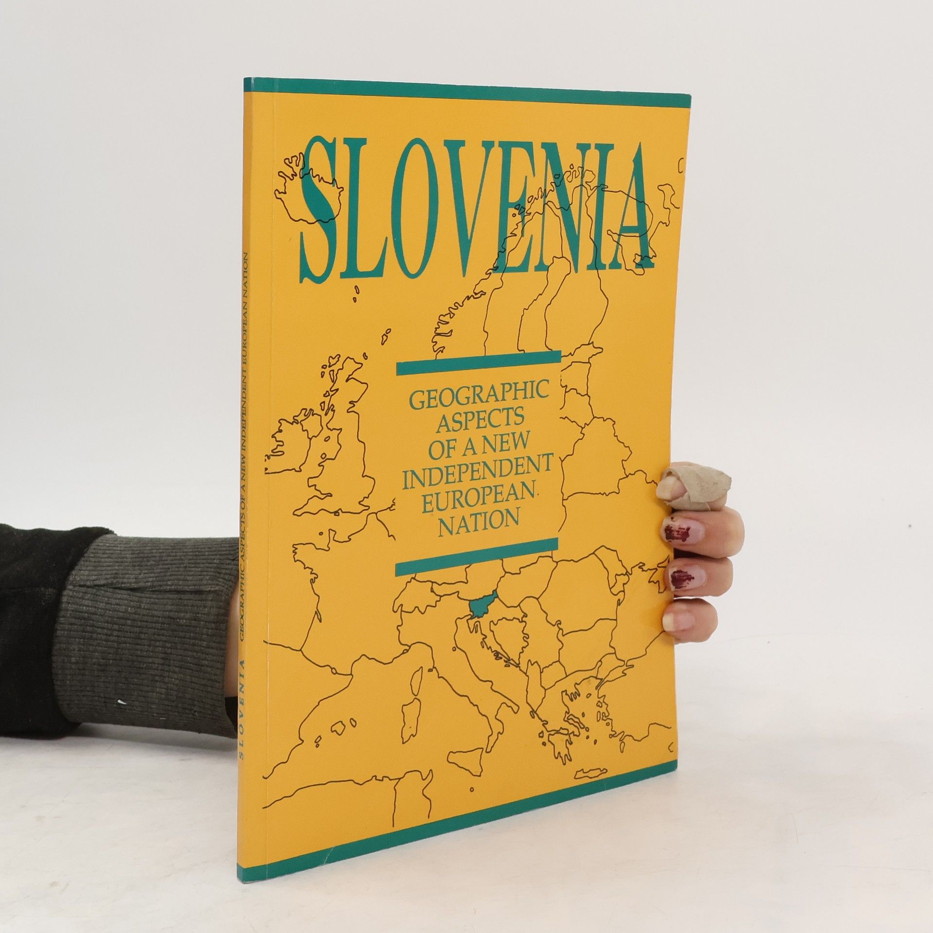 Various authors Slovenia. Geographic Aspects of a New Independent European Nation