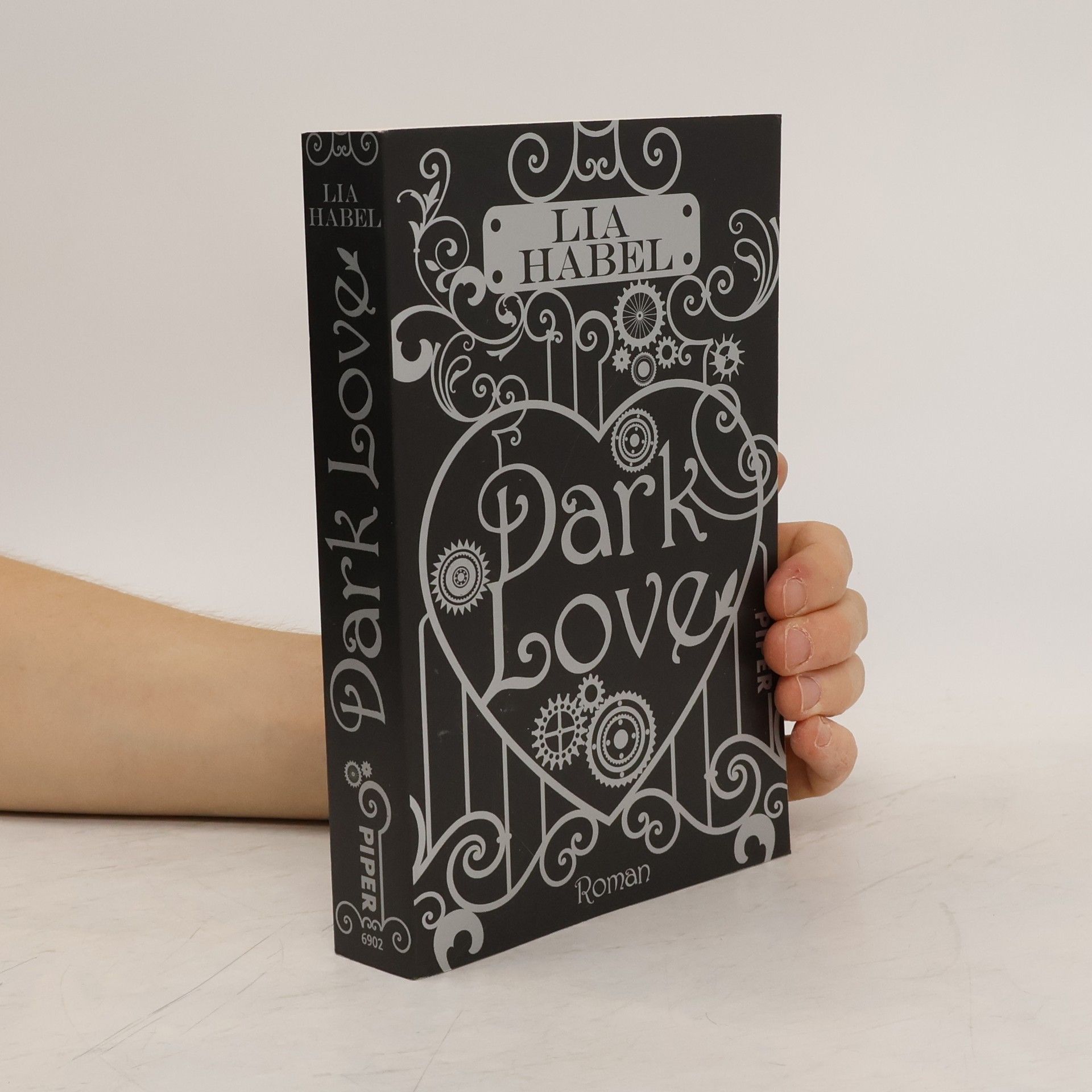 Lia Habel Dark Love