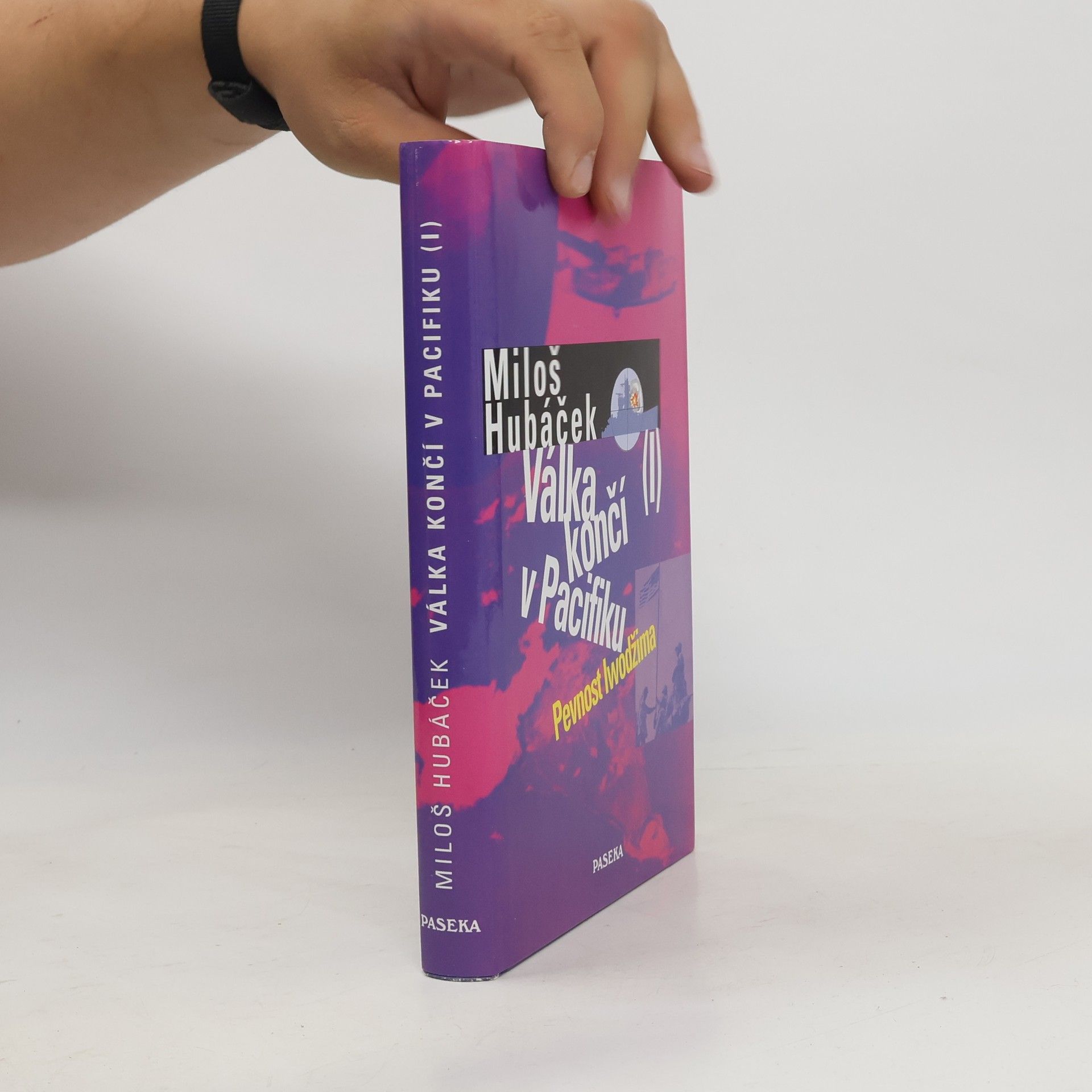 Miloš Hubáček Válka končí v Pacifiku. I. díl, Pevnost Iwodžima