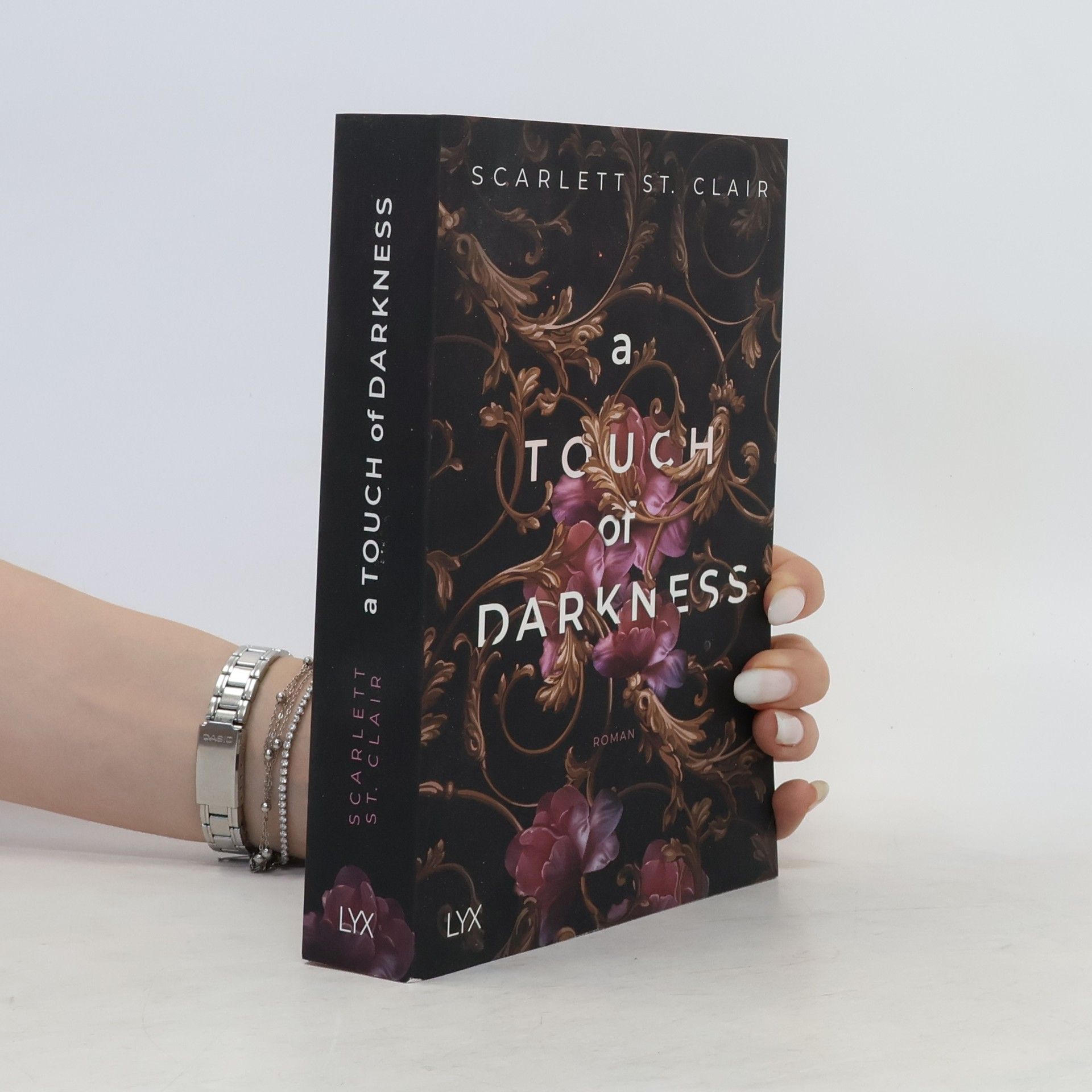 Scarlett St. Clair A Touch of Darkness