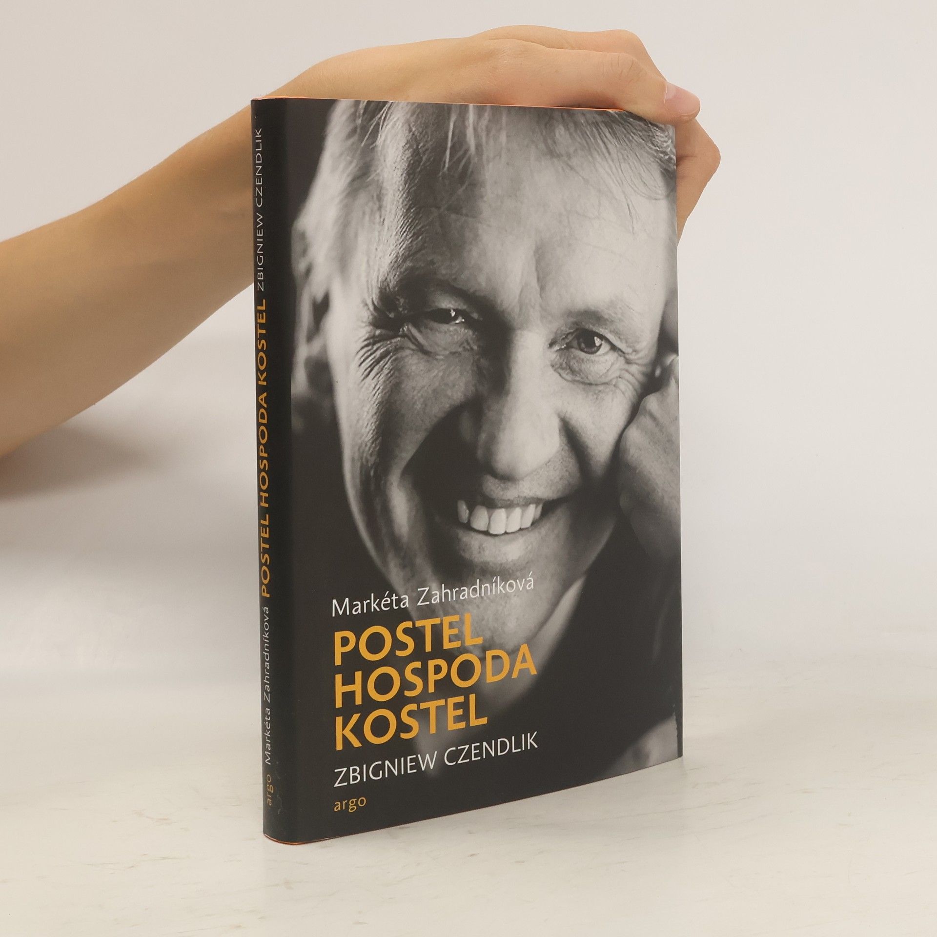 Postel, hospoda, kostel
