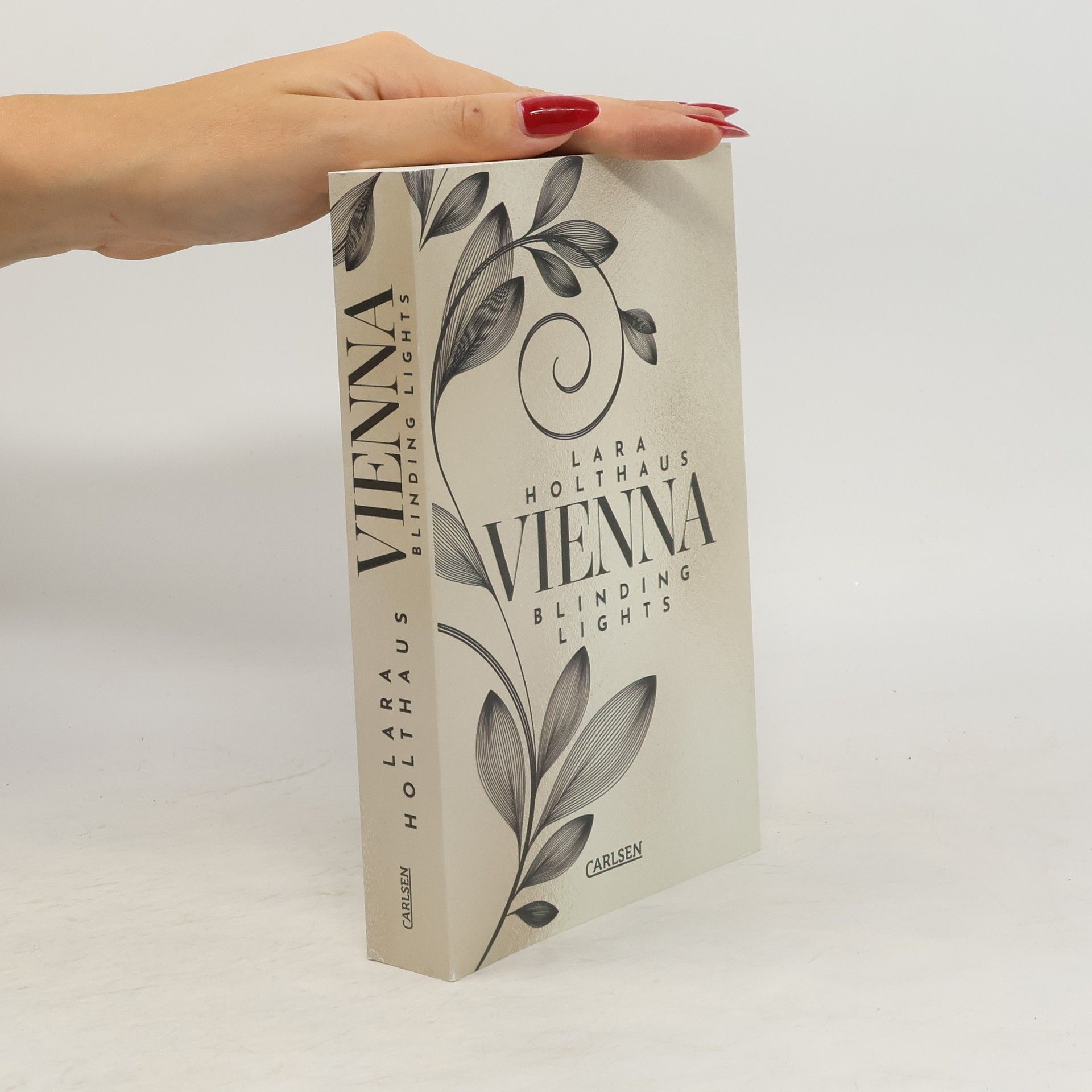 Lara Holthaus Vienna. Blinding Lights