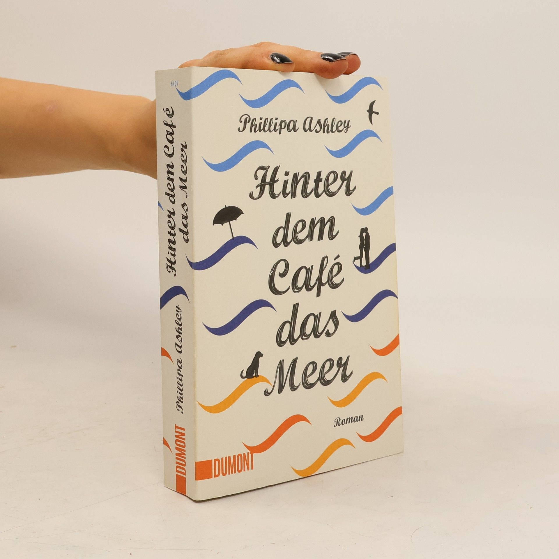 Phillipa Ashley Hinter dem Café das Meer