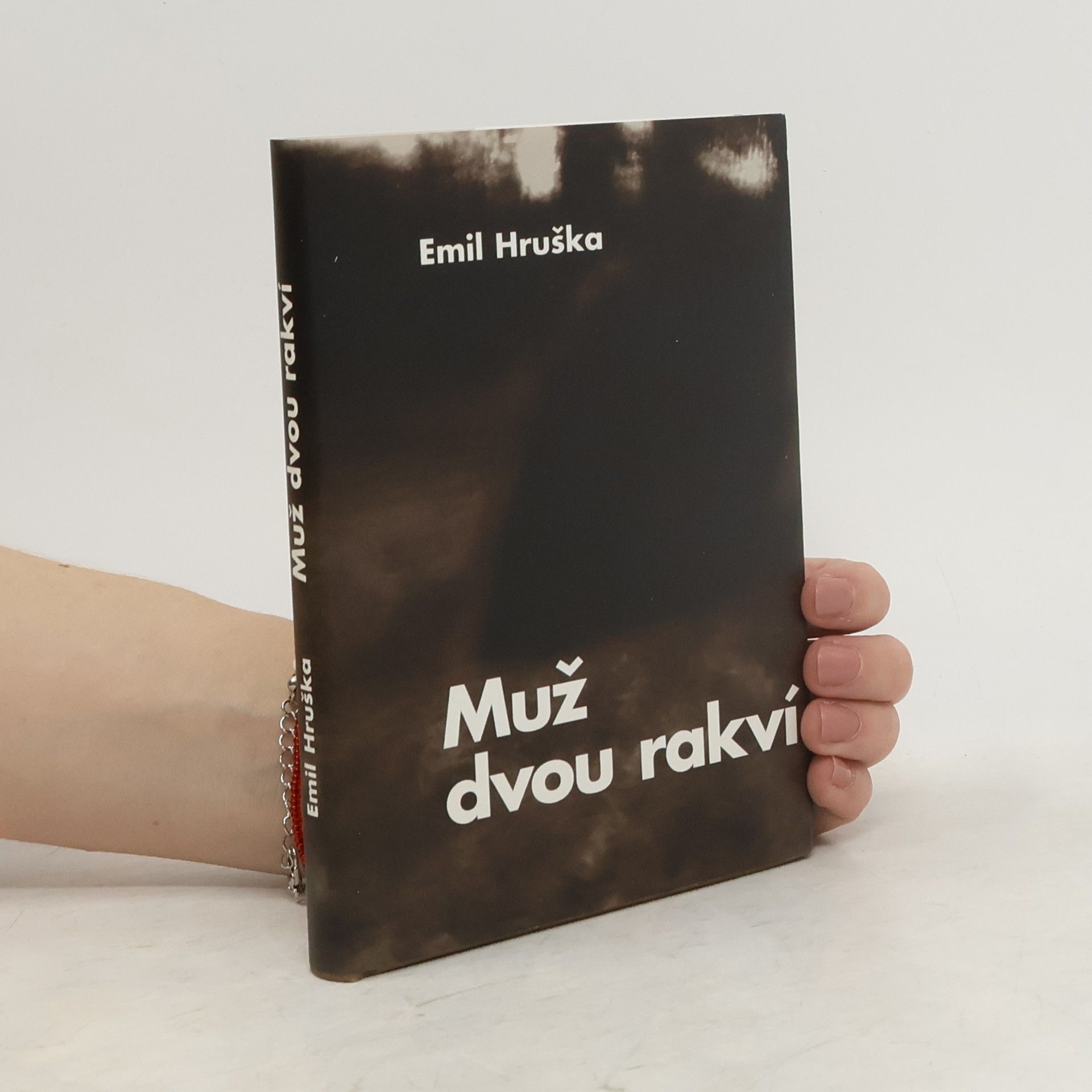 Emil Hruška Muž dvou rakví