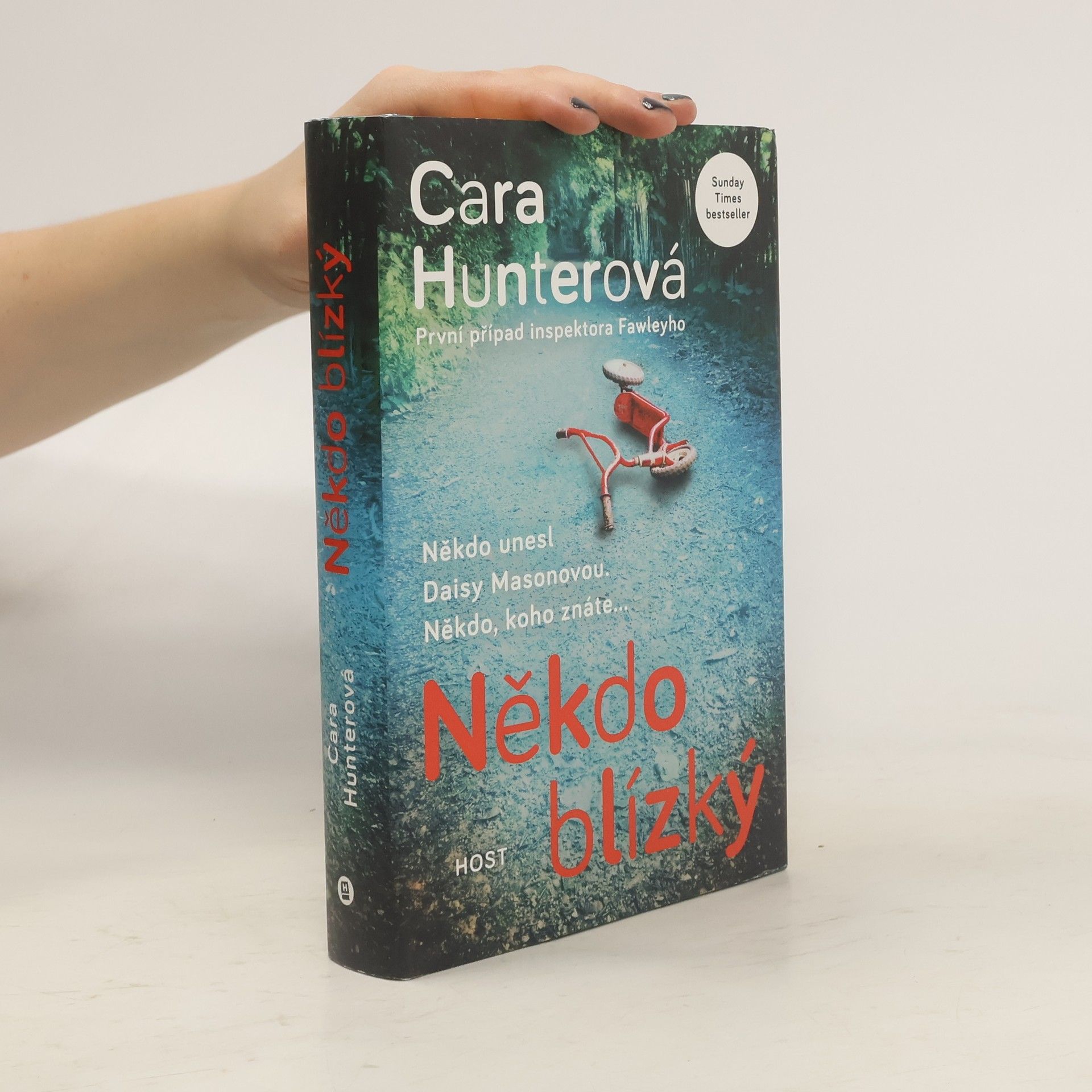 Cara Hunter Někdo blízký. První případ inspektora Fawleyho