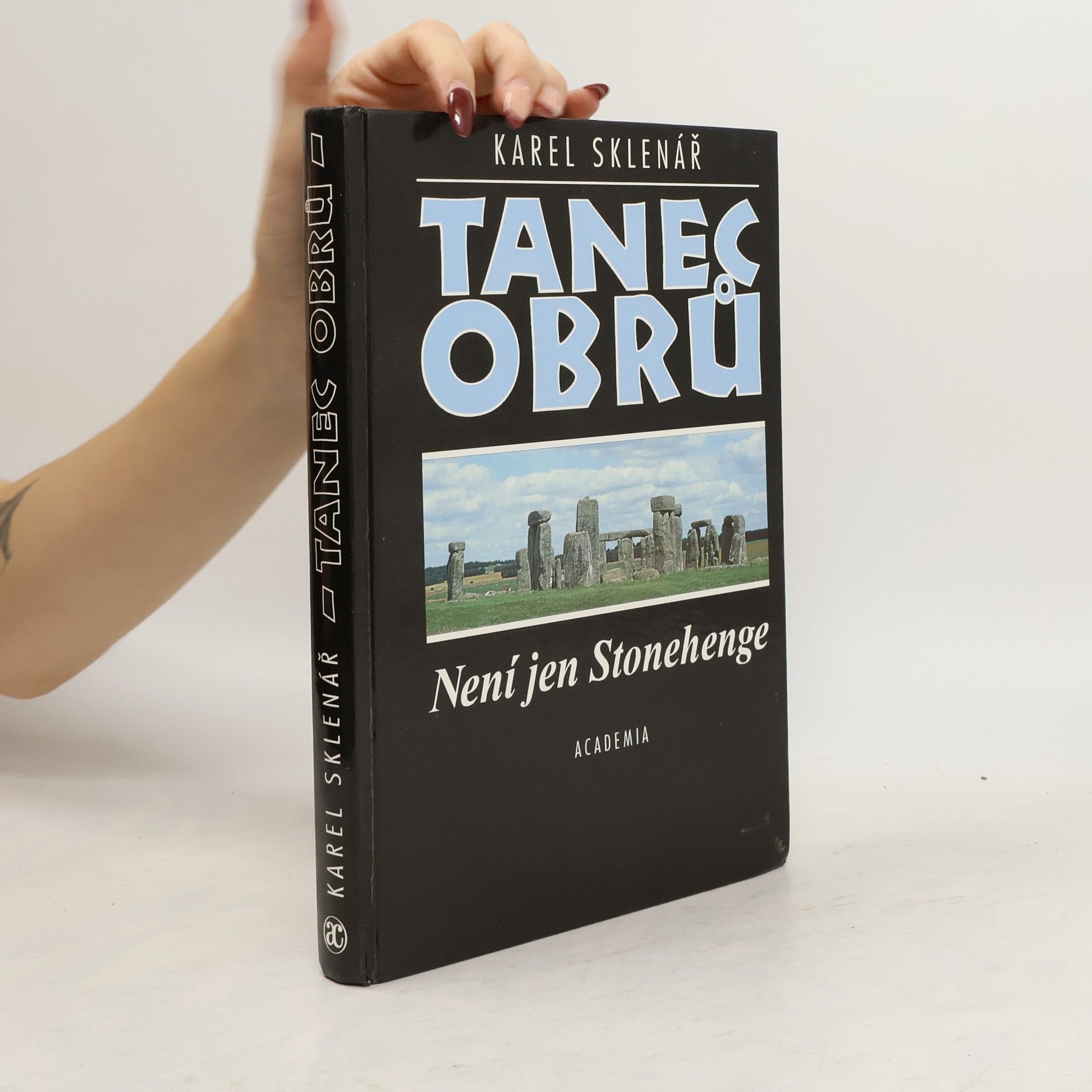 Karel Sklenář Tanec obrů: Není jen Stonehenge
