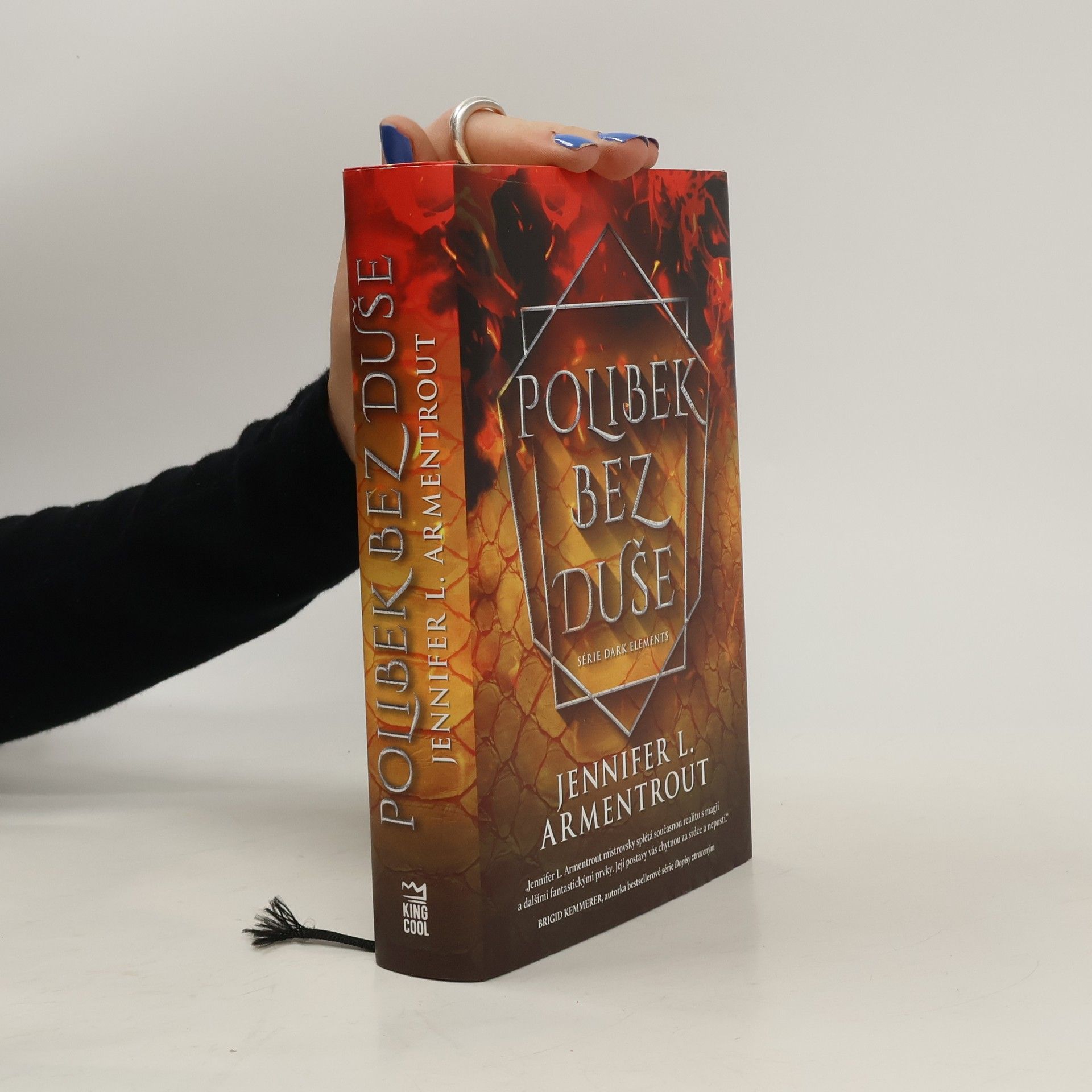 Jennifer L. Armentrout Polibek bez duše