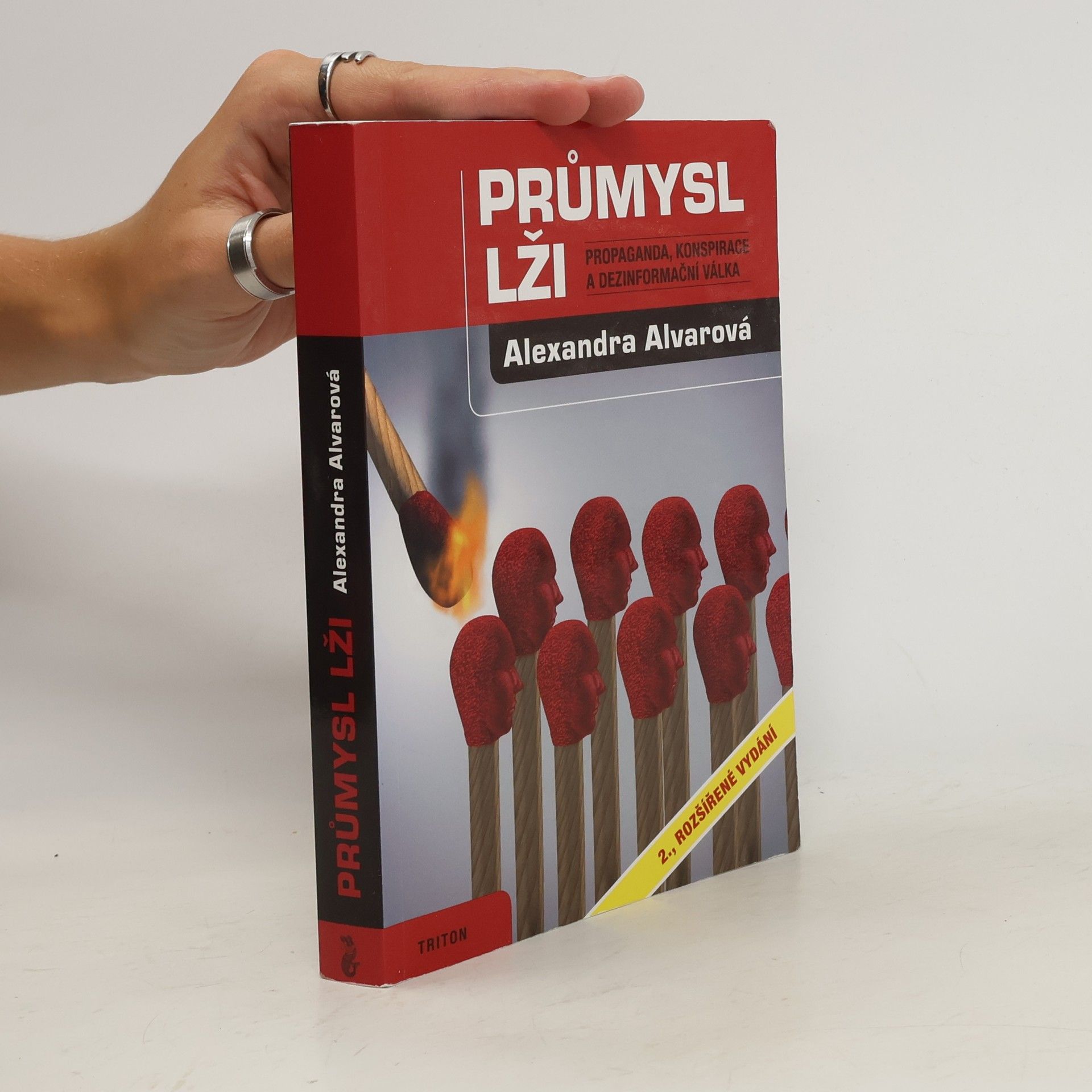 Alexandra Alvarová Průmysl lži. Propaganda, konspirace a dezinformační válka