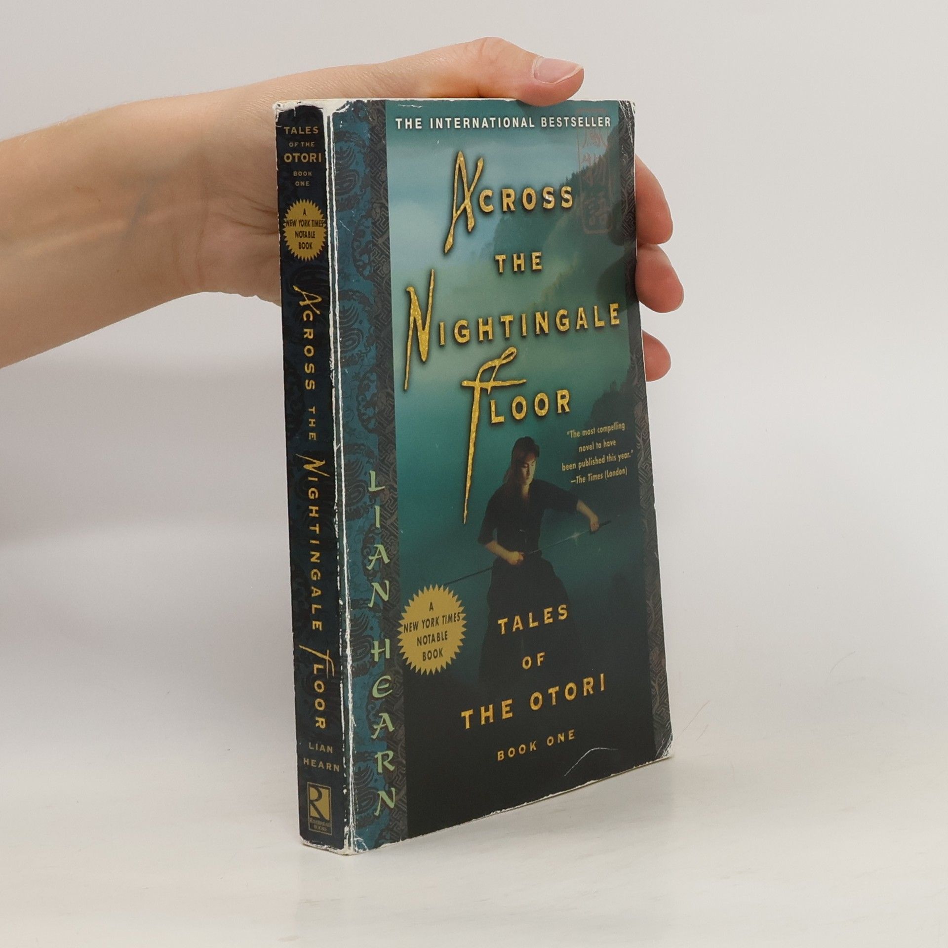 Lian Hearn Across the Nightingale Floor: Tales of the Otori Book One