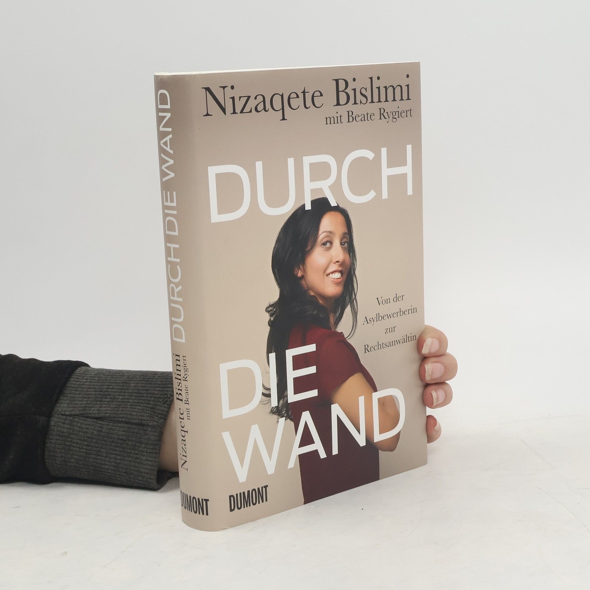 Nizaqete Bislimi Durch die Wand