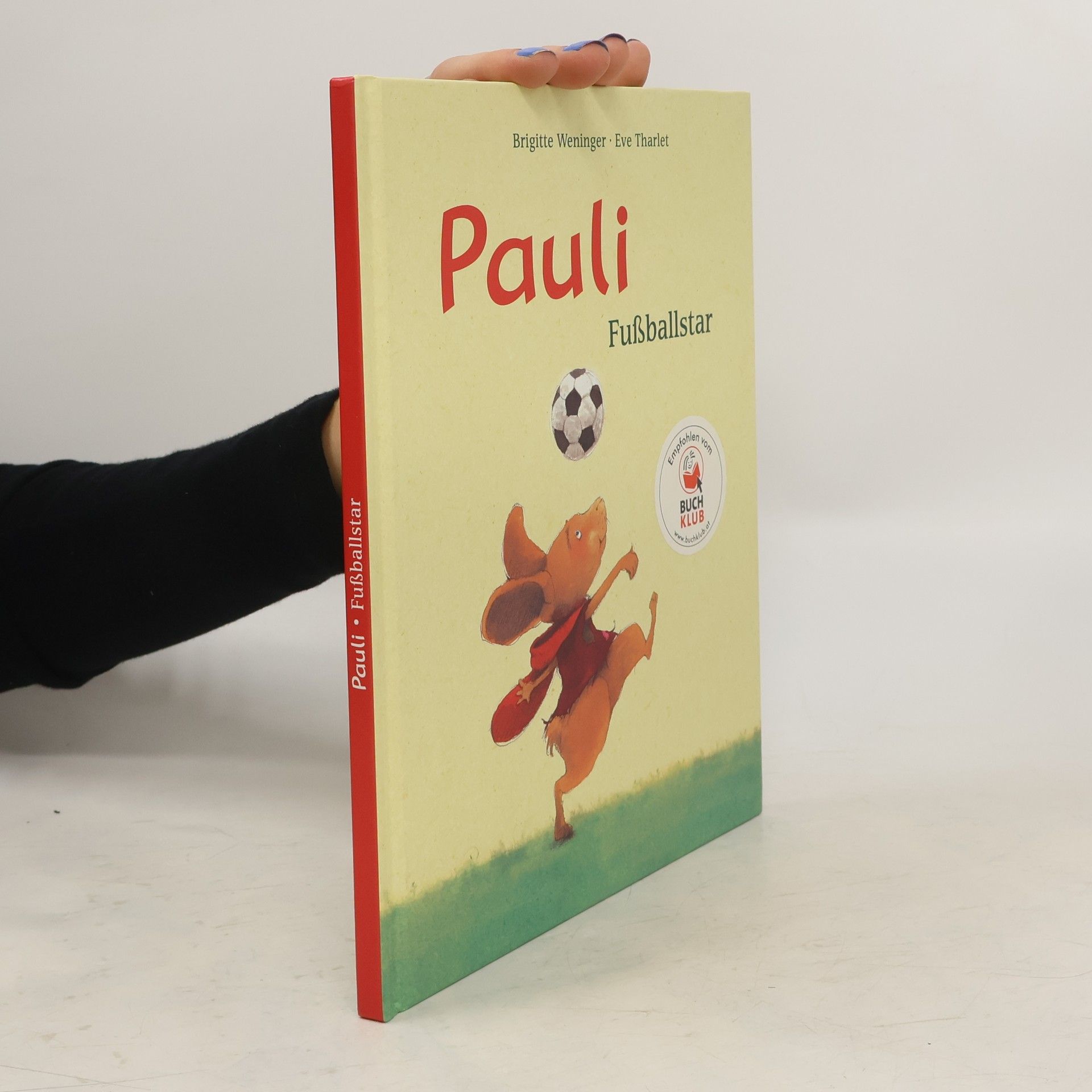 Eve Tharlet Pauli Fußballstar