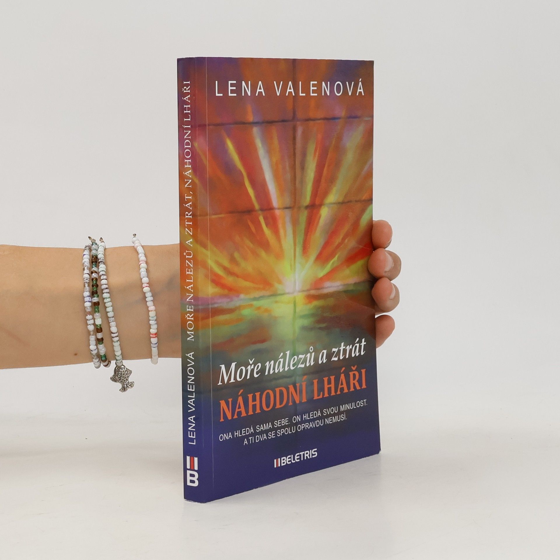 Lena Valenová Moře nálezů a ztrát. Náhodní lháři