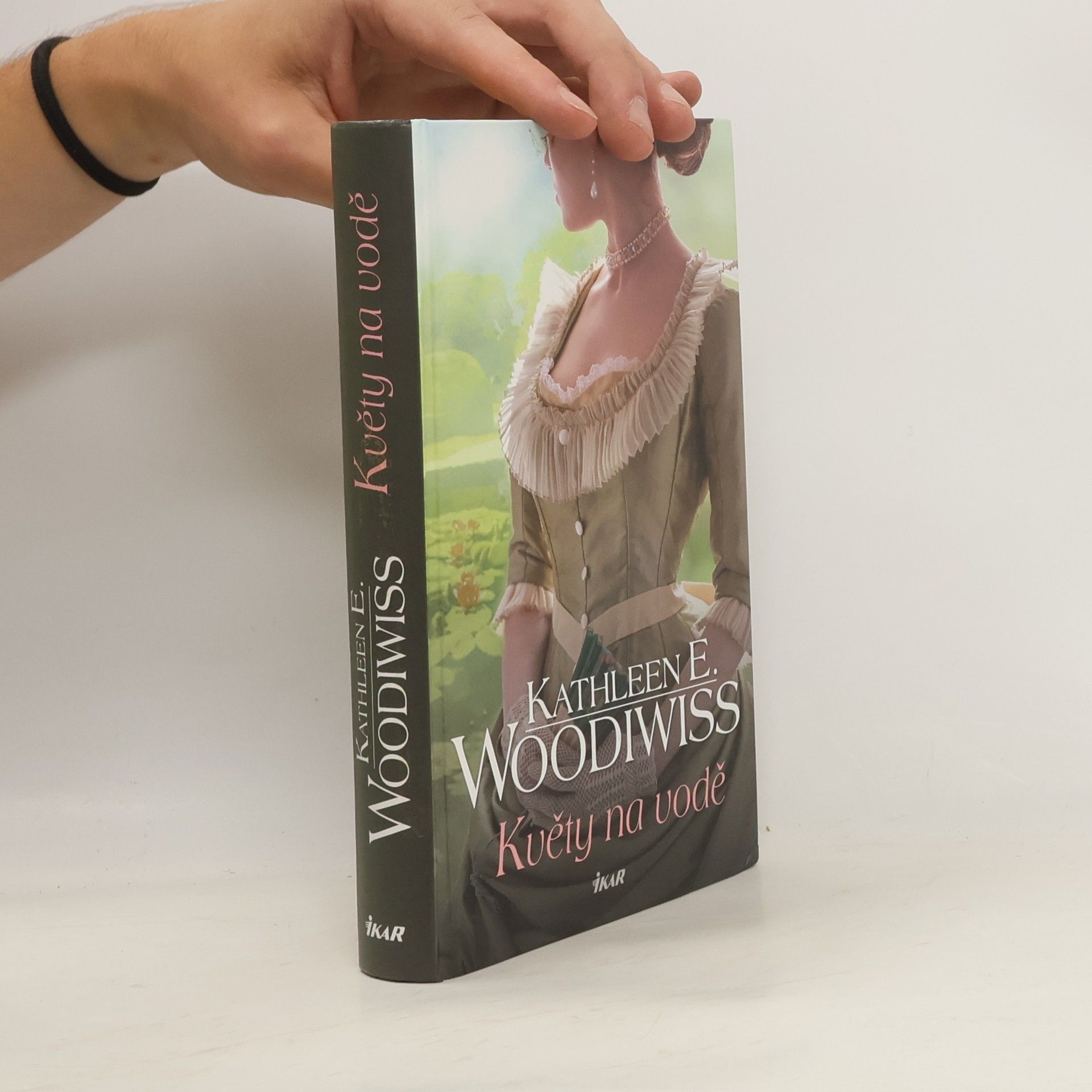 Kathleen E. Woodiwiss Květy na vodě