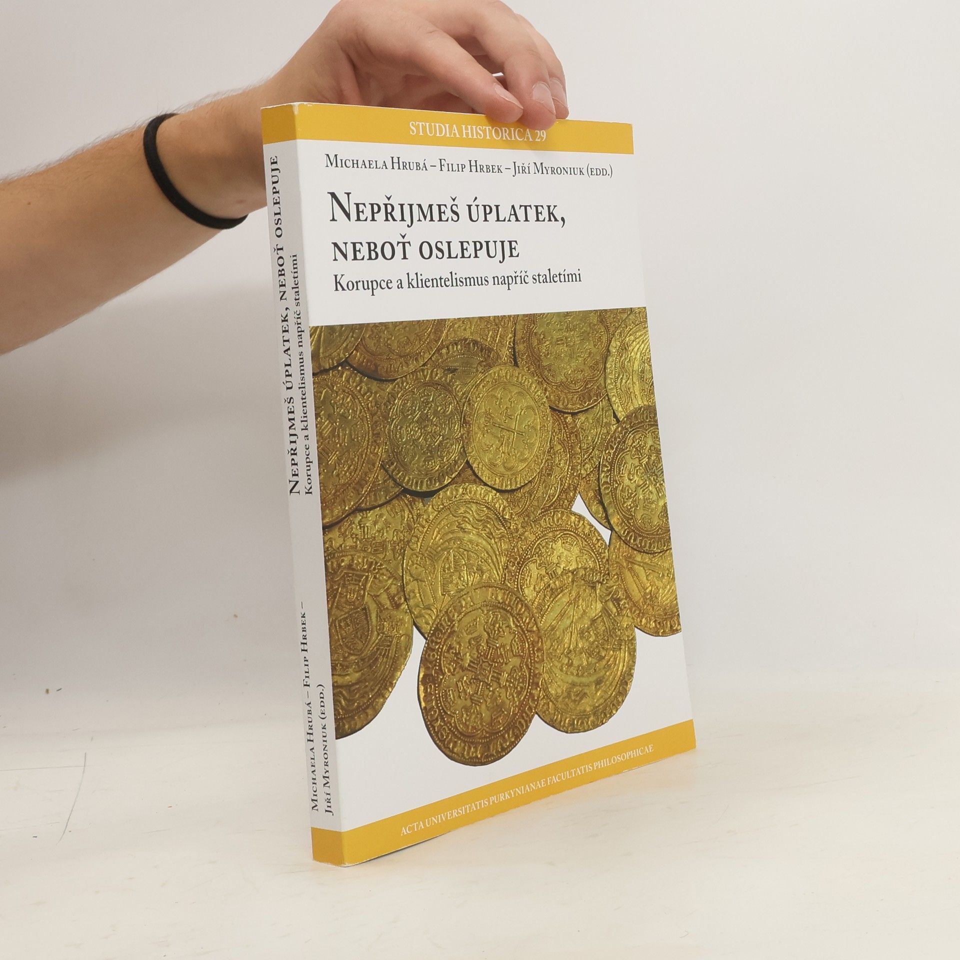 Michaela Hrubá Nepřijmeš úplatek, neboť oslepuje