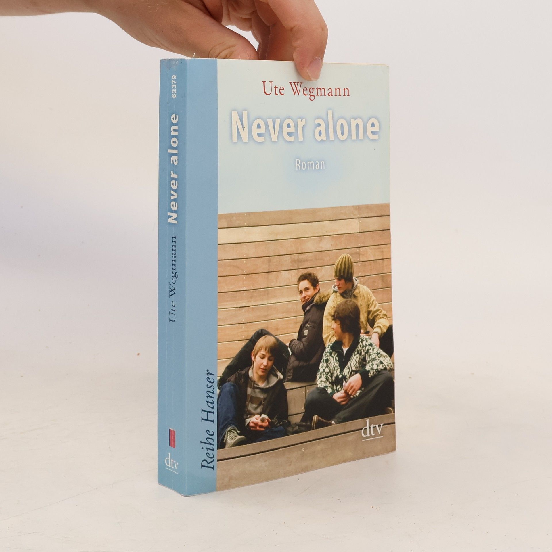 Ute Wegmann Never alone