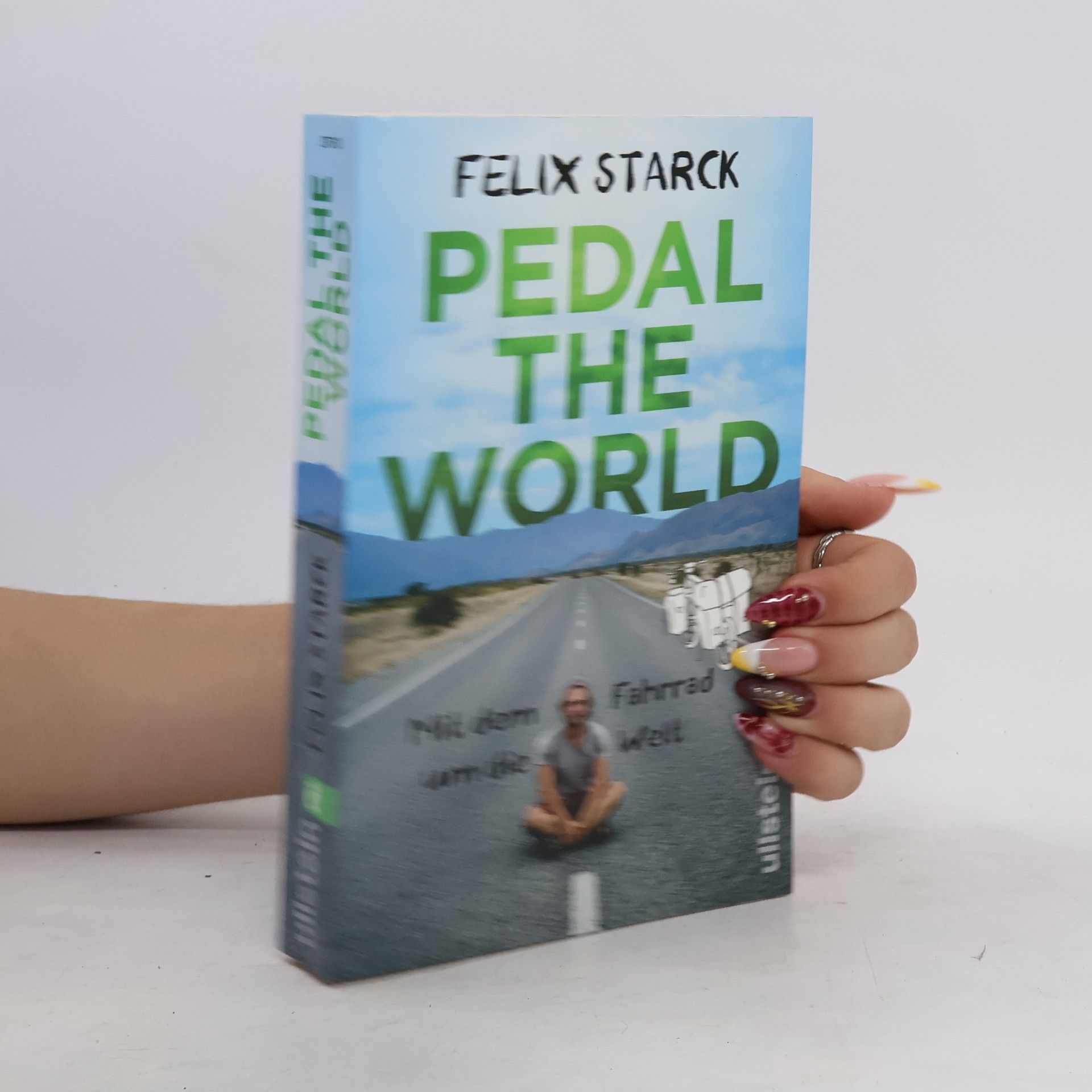 Felix Starck Pedal the world